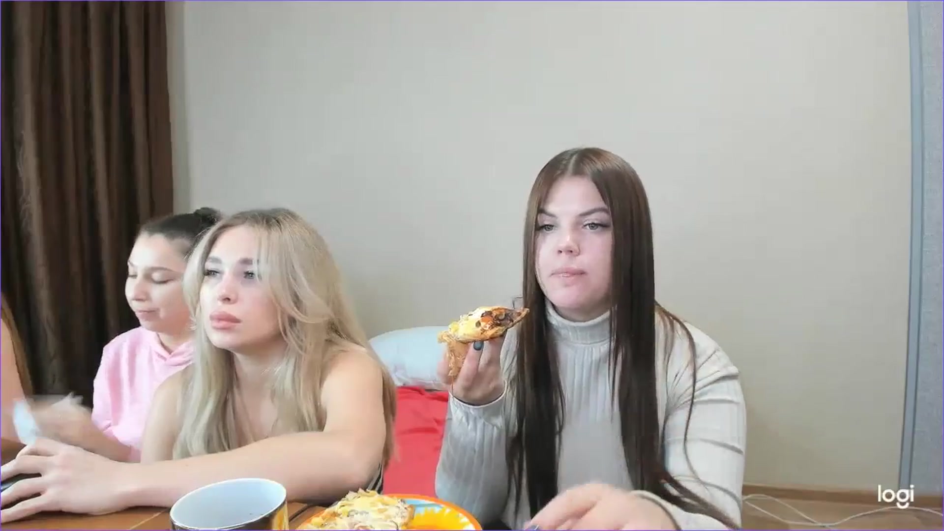Gallery image thumbnail from StefaniNell's myfreecams stream on, 12/03/2023, 11:12 image 5 of 20