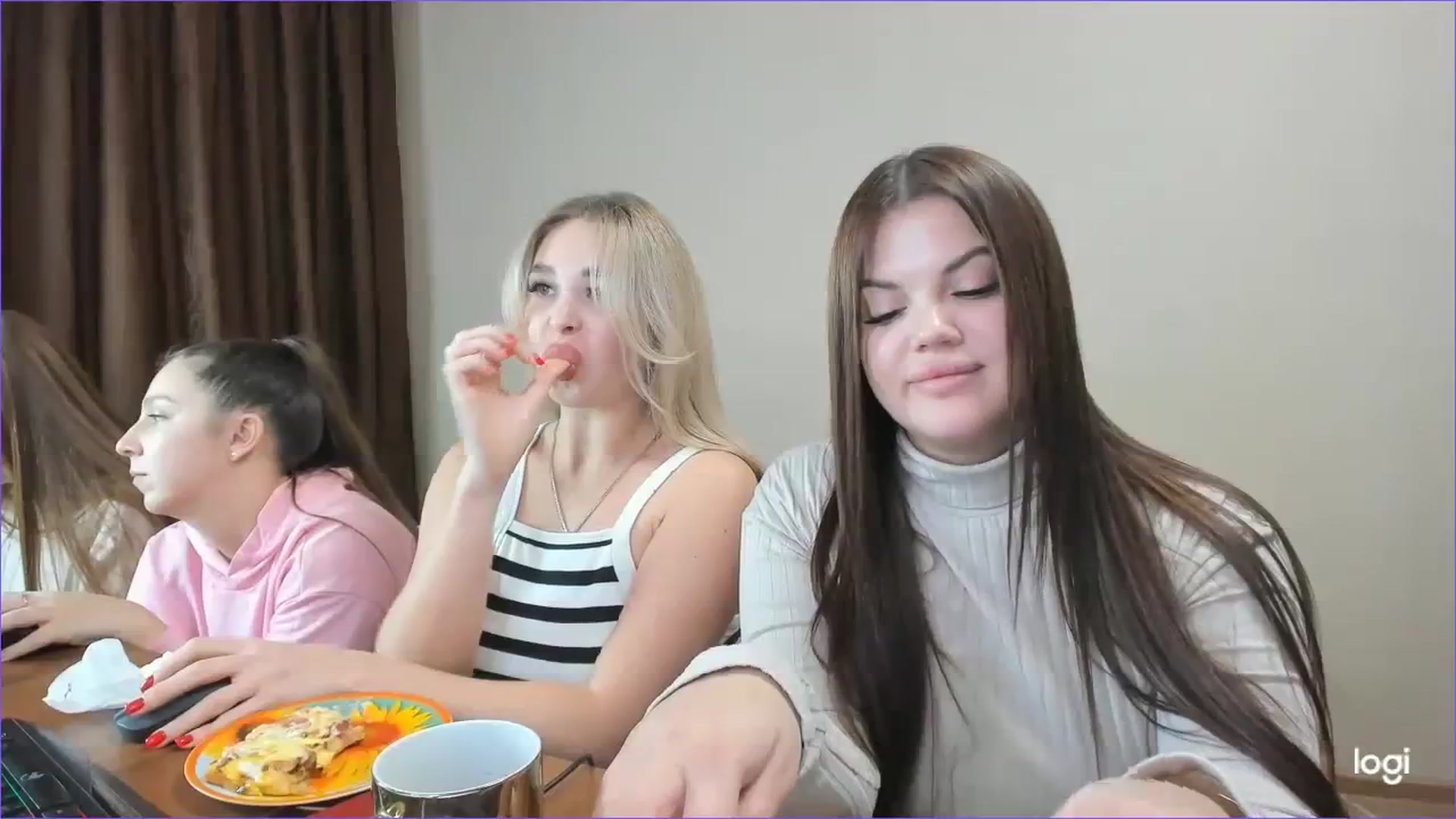Gallery image thumbnail from StefaniNell's myfreecams stream on, 12/03/2023, 11:12 image 15 of 20