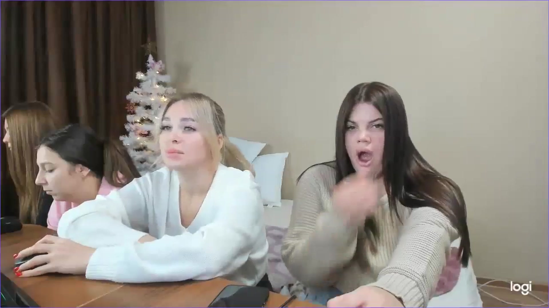 Gallery image thumbnail from StefaniNell's myfreecams stream on, 12/13/2023, 08:15 image 16 of 20