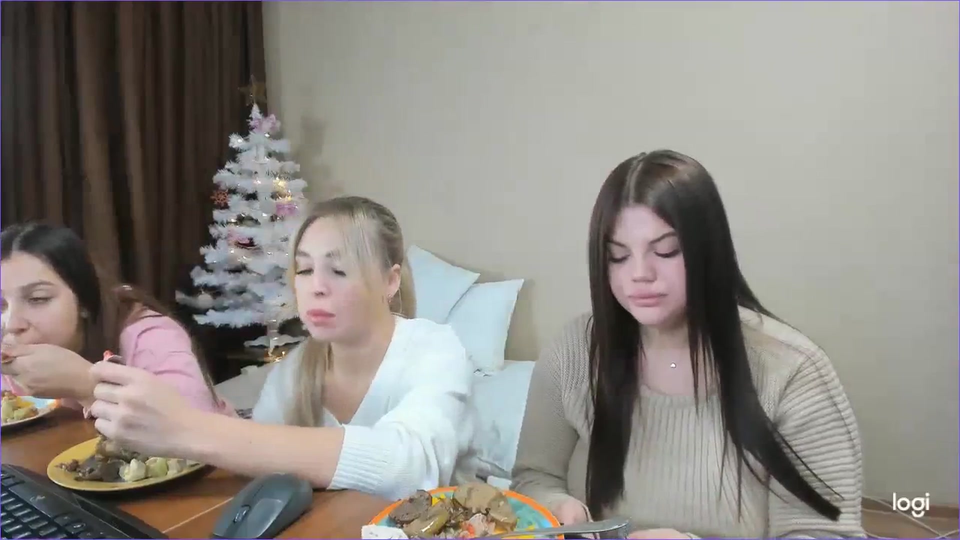 Gallery image thumbnail from StefaniNell's myfreecams stream on, 12/13/2023, 09:21 image 5 of 20