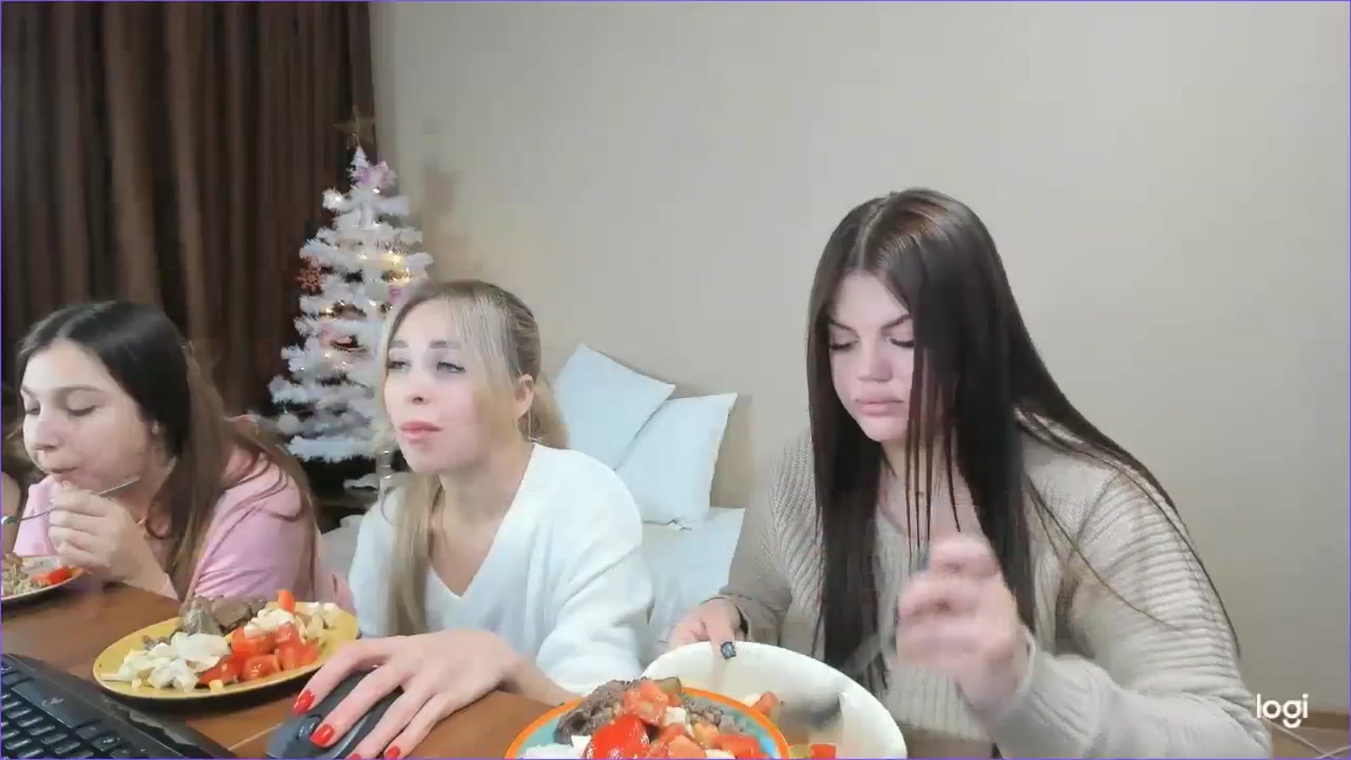 Gallery image thumbnail from StefaniNell's myfreecams stream on, 12/13/2023, 09:21 image 2 of 20
