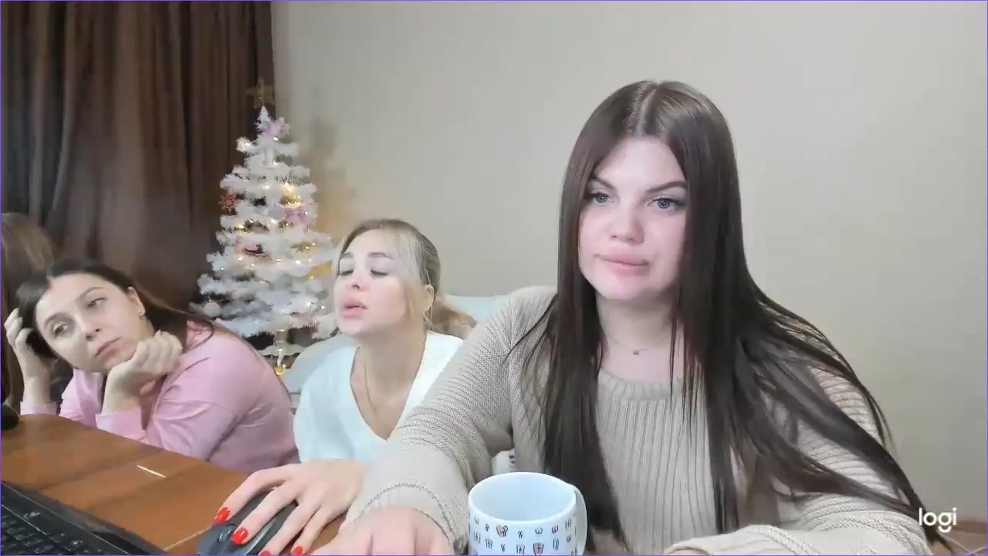 Gallery image thumbnail from StefaniNell's myfreecams stream on, 12/13/2023, 10:25 image 18 of 20