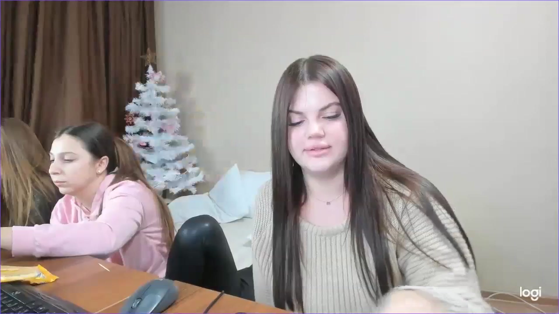 Gallery image thumbnail from StefaniNell's myfreecams stream on, 12/13/2023, 11:21 image 11 of 20