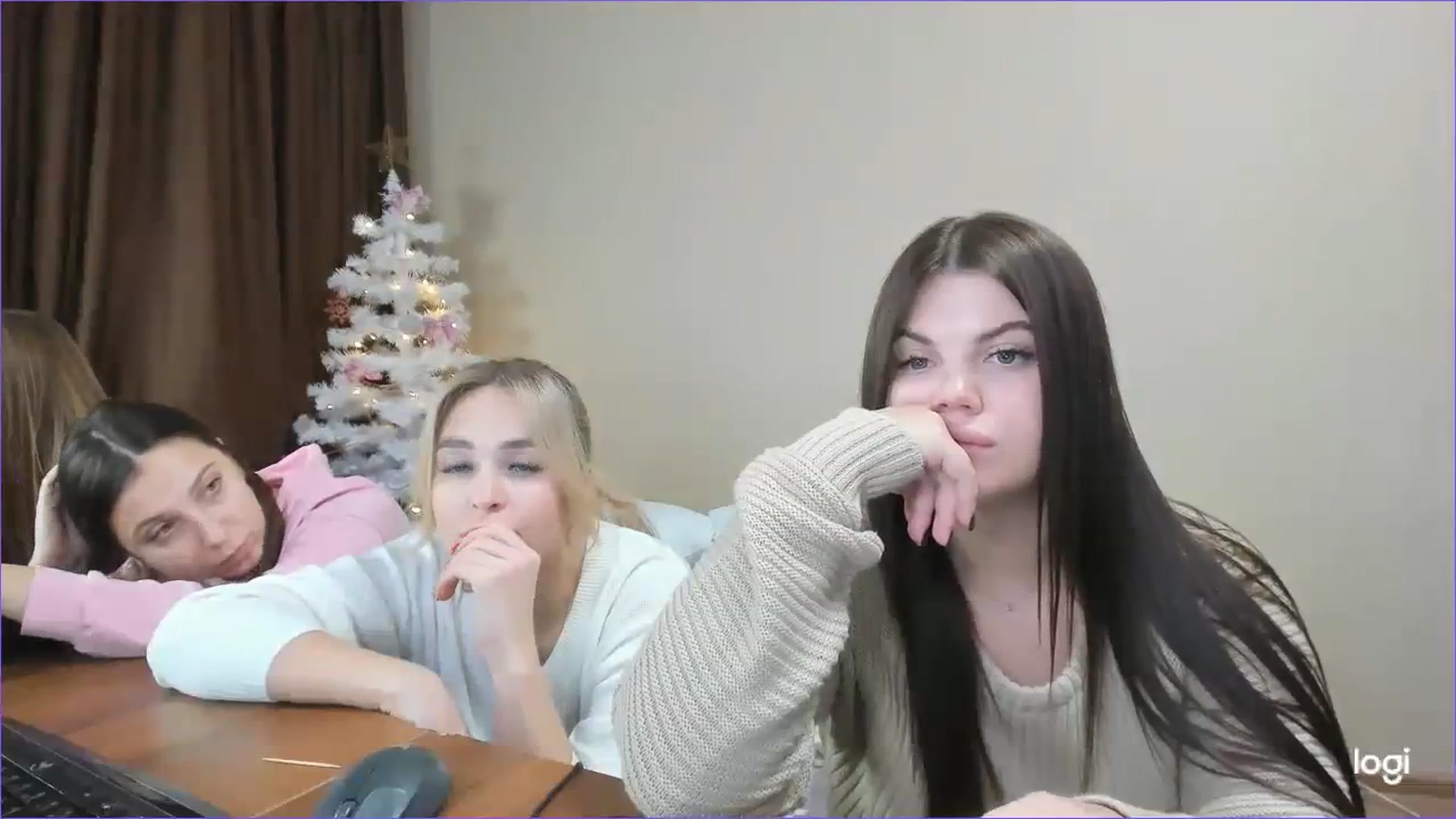 Gallery image thumbnail from StefaniNell's myfreecams stream on, 12/13/2023, 11:21 image 15 of 20