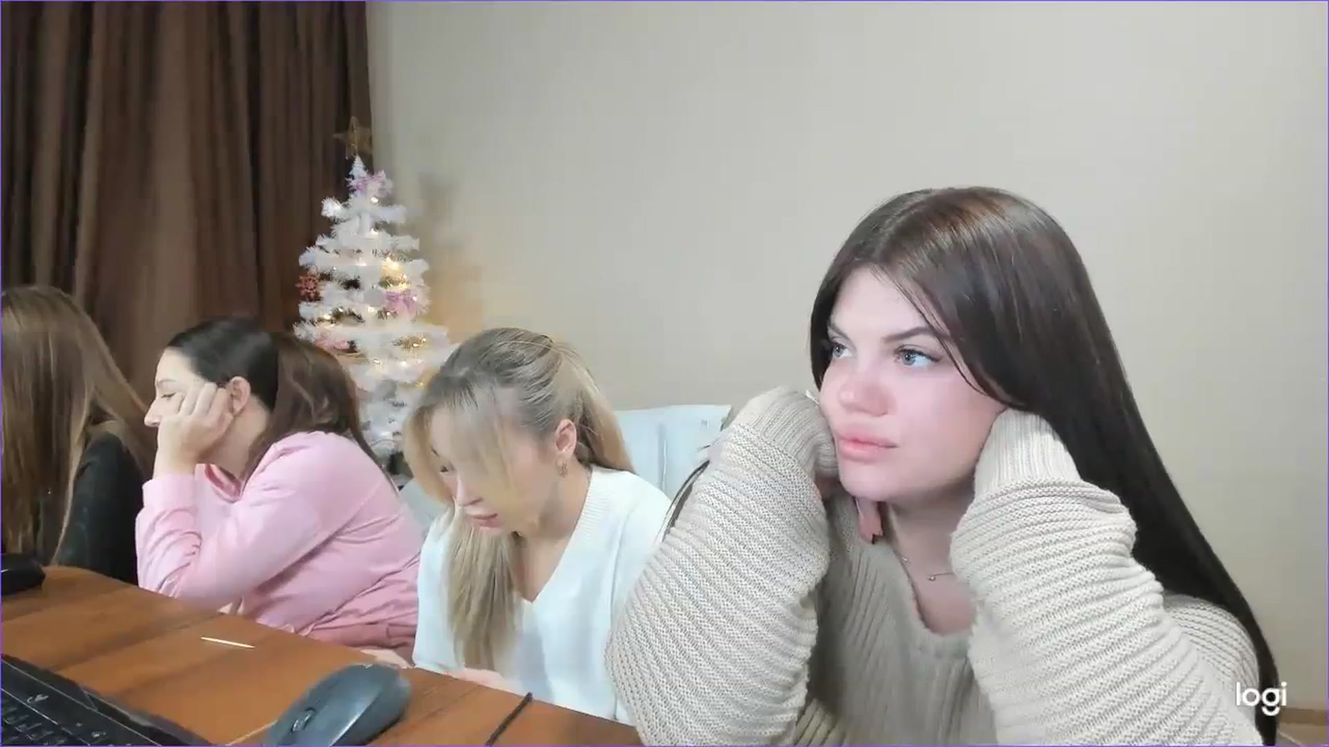 Gallery image thumbnail from StefaniNell's myfreecams stream on, 12/13/2023, 11:21 image 6 of 20