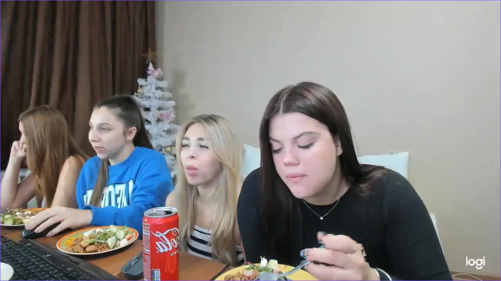 Gallery image thumbnail from StefaniNell's myfreecams stream on, 12/15/2023, 08:06 image 10 of 20