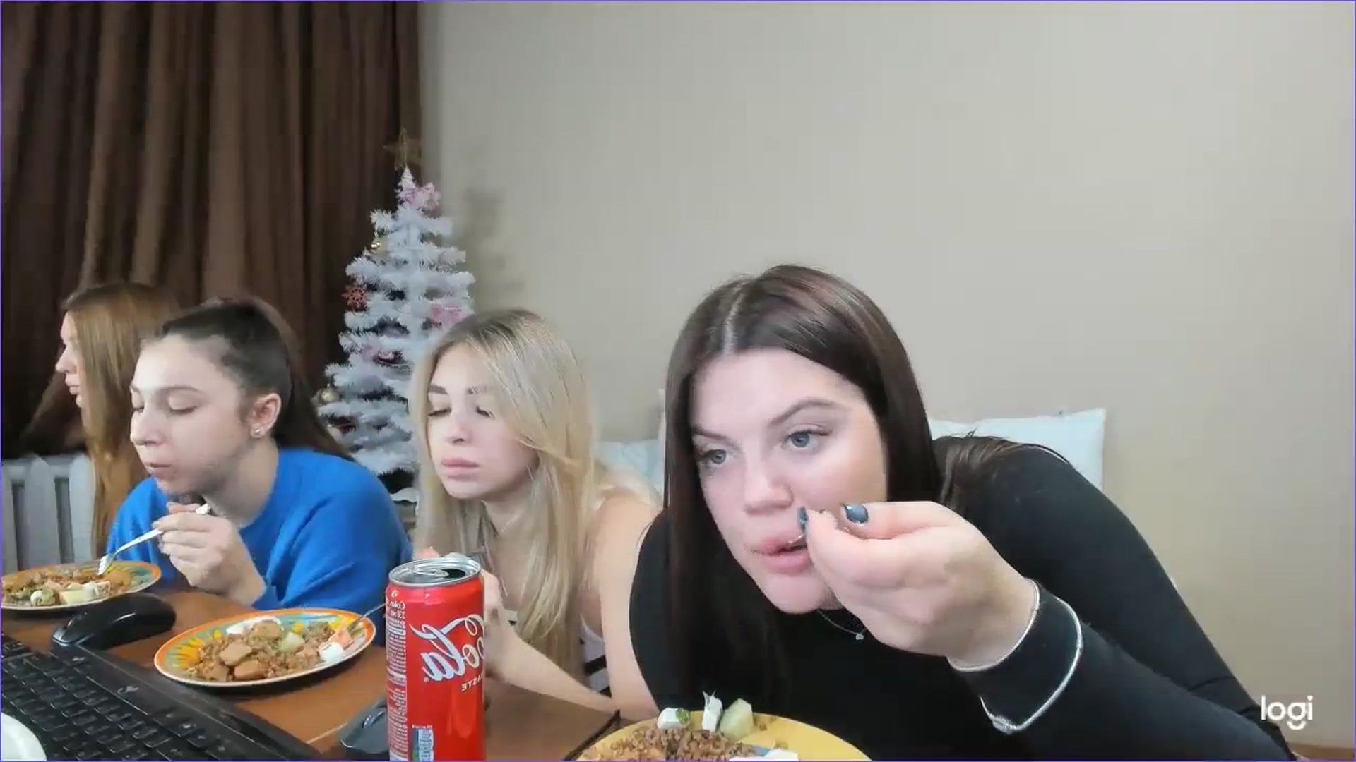Gallery image thumbnail from StefaniNell's myfreecams stream on, 12/15/2023, 08:06 image 11 of 20