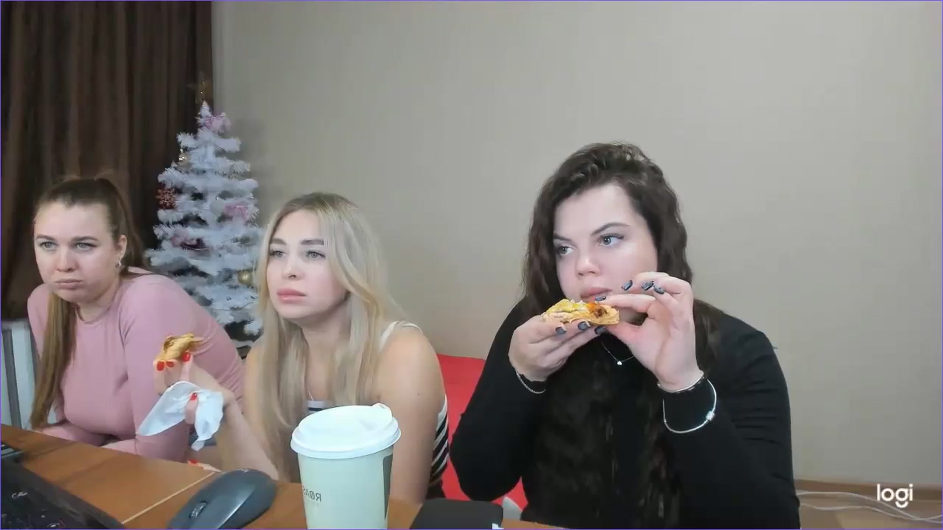 Gallery image thumbnail from StefaniNell's myfreecams stream on, 12/19/2023, 11:06 image 10 of 20