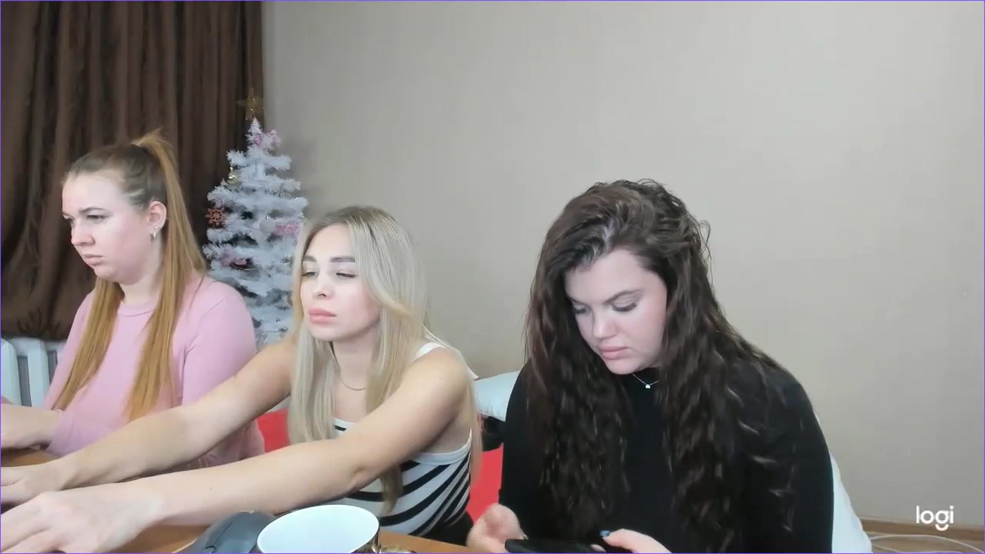 Gallery image thumbnail from StefaniNell's myfreecams stream on, 12/19/2023, 11:32 image 17 of 20