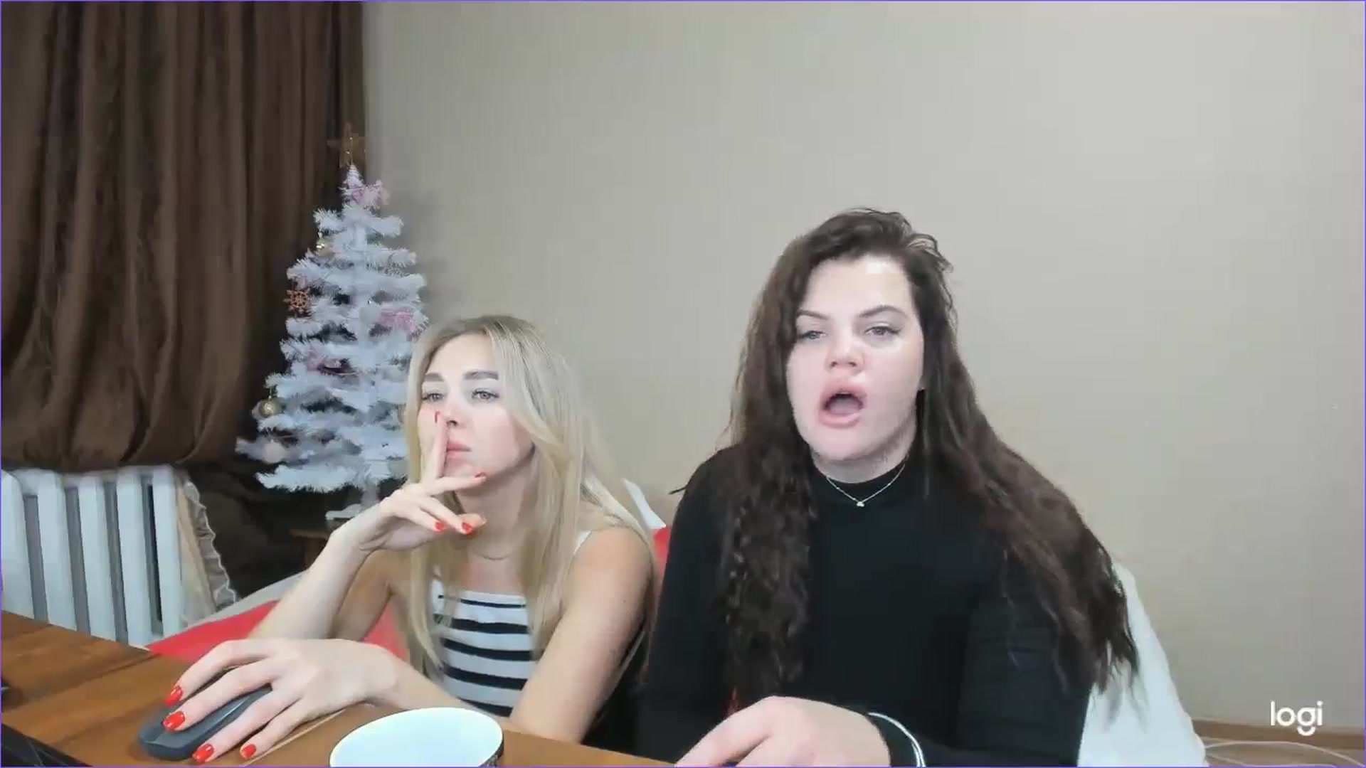 Gallery image thumbnail from StefaniNell's myfreecams stream on, 12/19/2023, 13:12 image 6 of 20