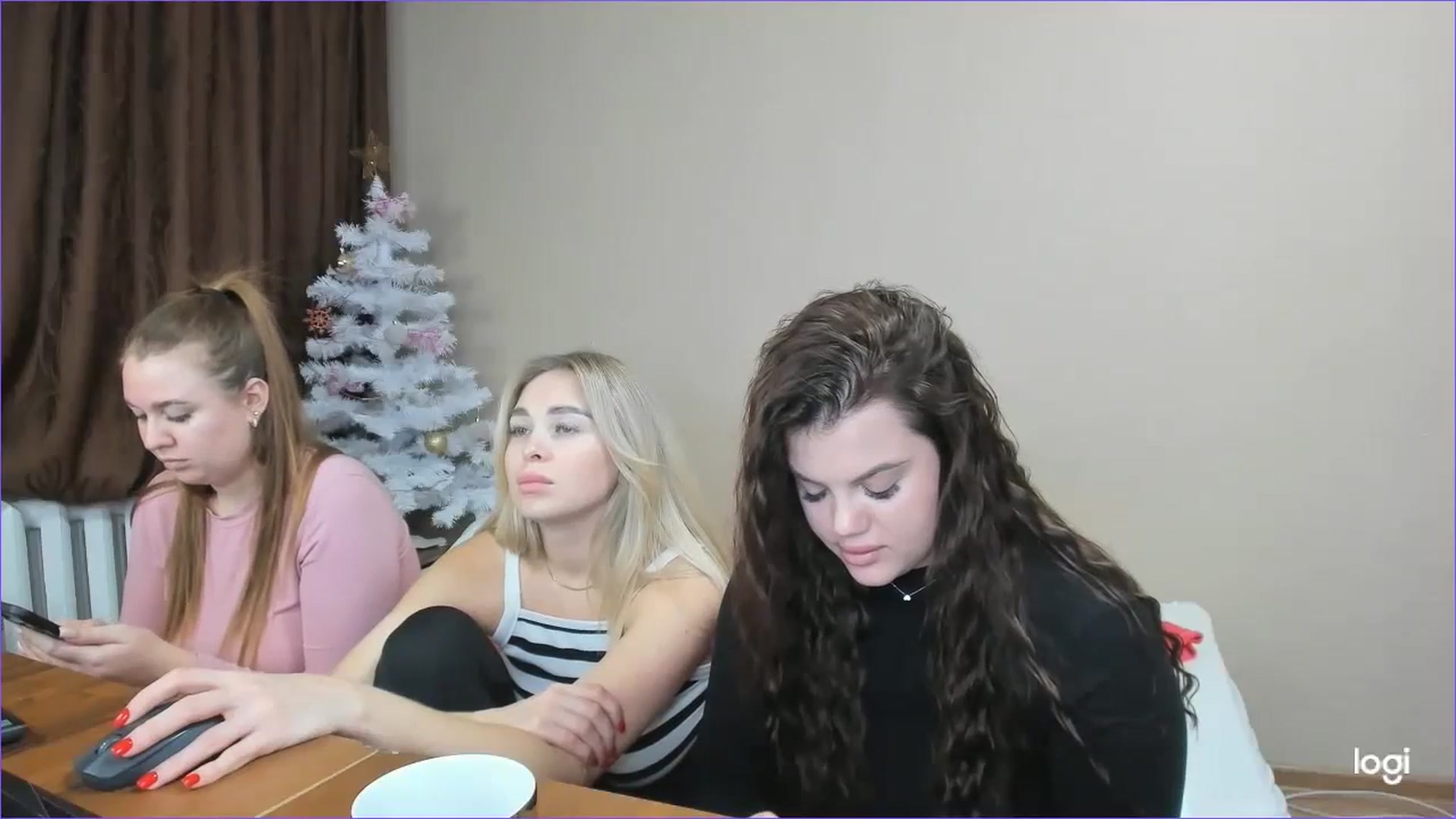 Gallery image thumbnail from StefaniNell's myfreecams stream on, 12/19/2023, 13:12 image 4 of 20