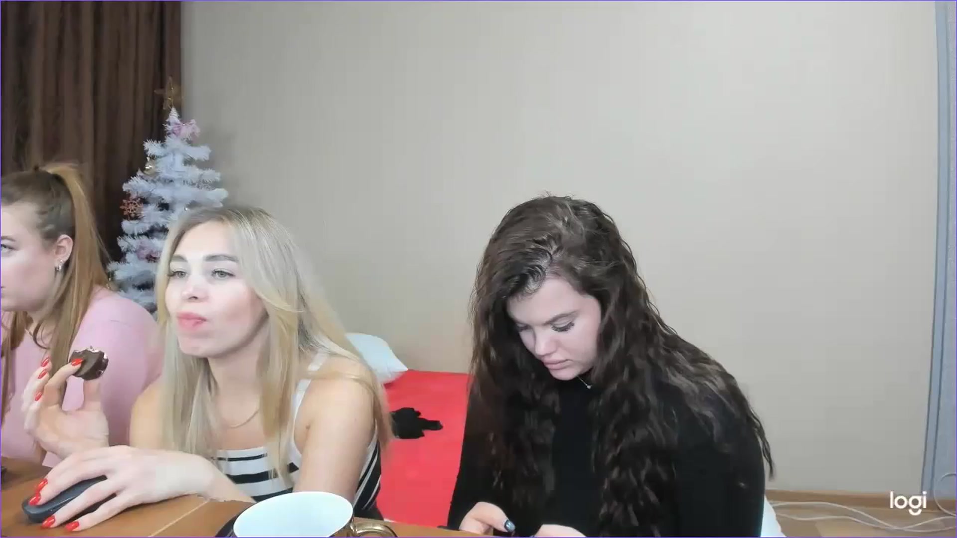 Gallery image thumbnail from StefaniNell's myfreecams stream on, 12/19/2023, 13:12 image 16 of 20