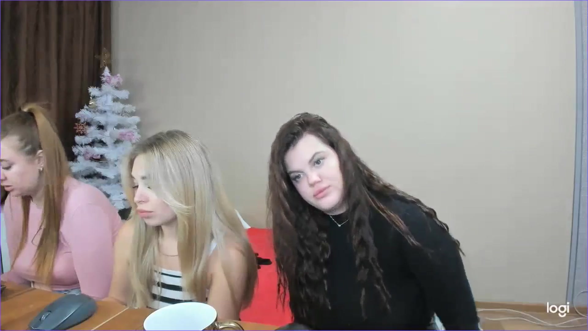 Gallery image thumbnail from StefaniNell's myfreecams stream on, 12/19/2023, 13:12 image 17 of 20