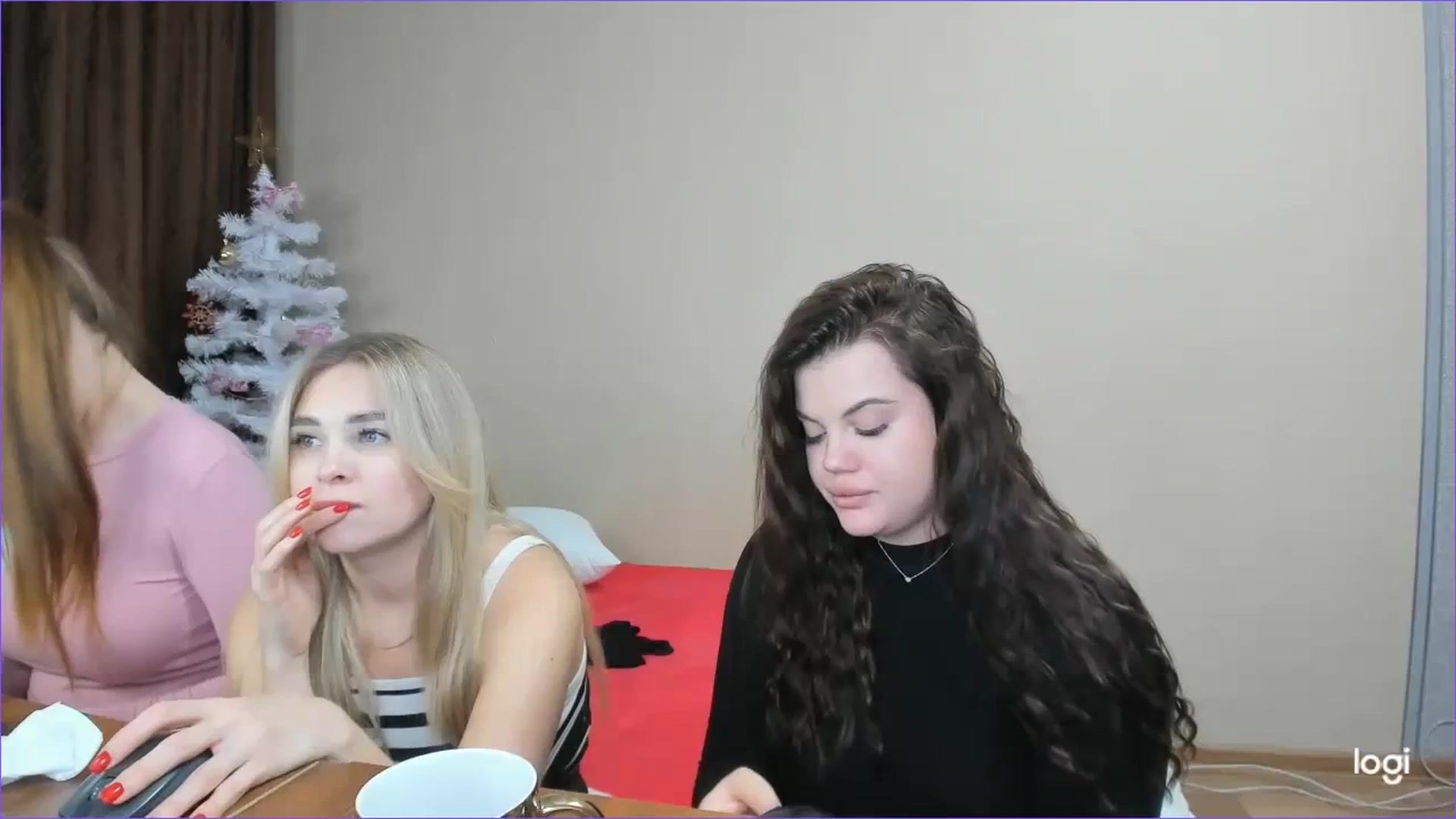 Gallery image thumbnail from StefaniNell's myfreecams stream on, 12/19/2023, 13:12 image 18 of 20