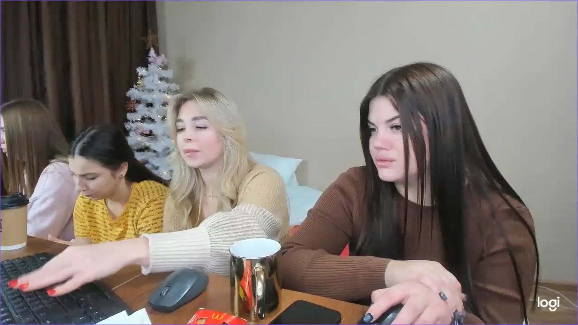 Gallery image thumbnail from StefaniNell's myfreecams stream on, 12/23/2023, 09:14 image 1 of 20