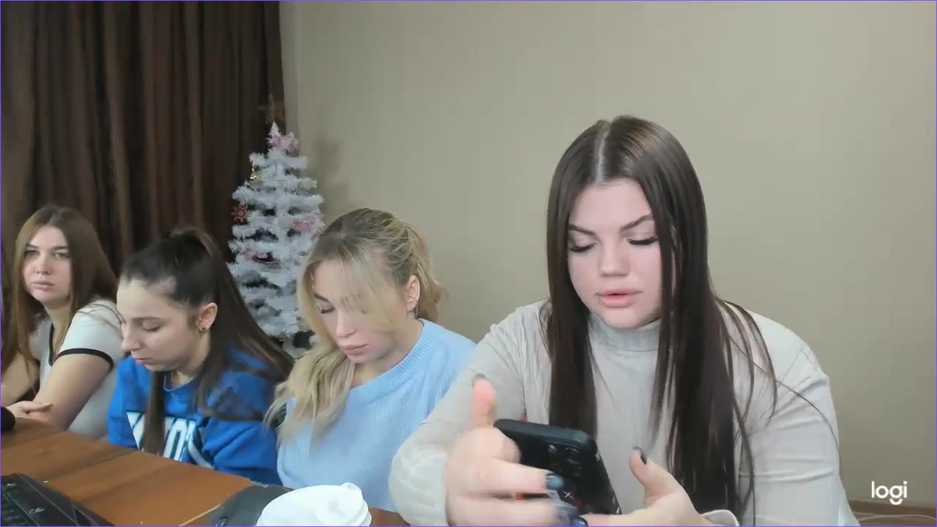Gallery image thumbnail from StefaniNell's myfreecams stream on, 12/24/2023, 08:40 image 6 of 20