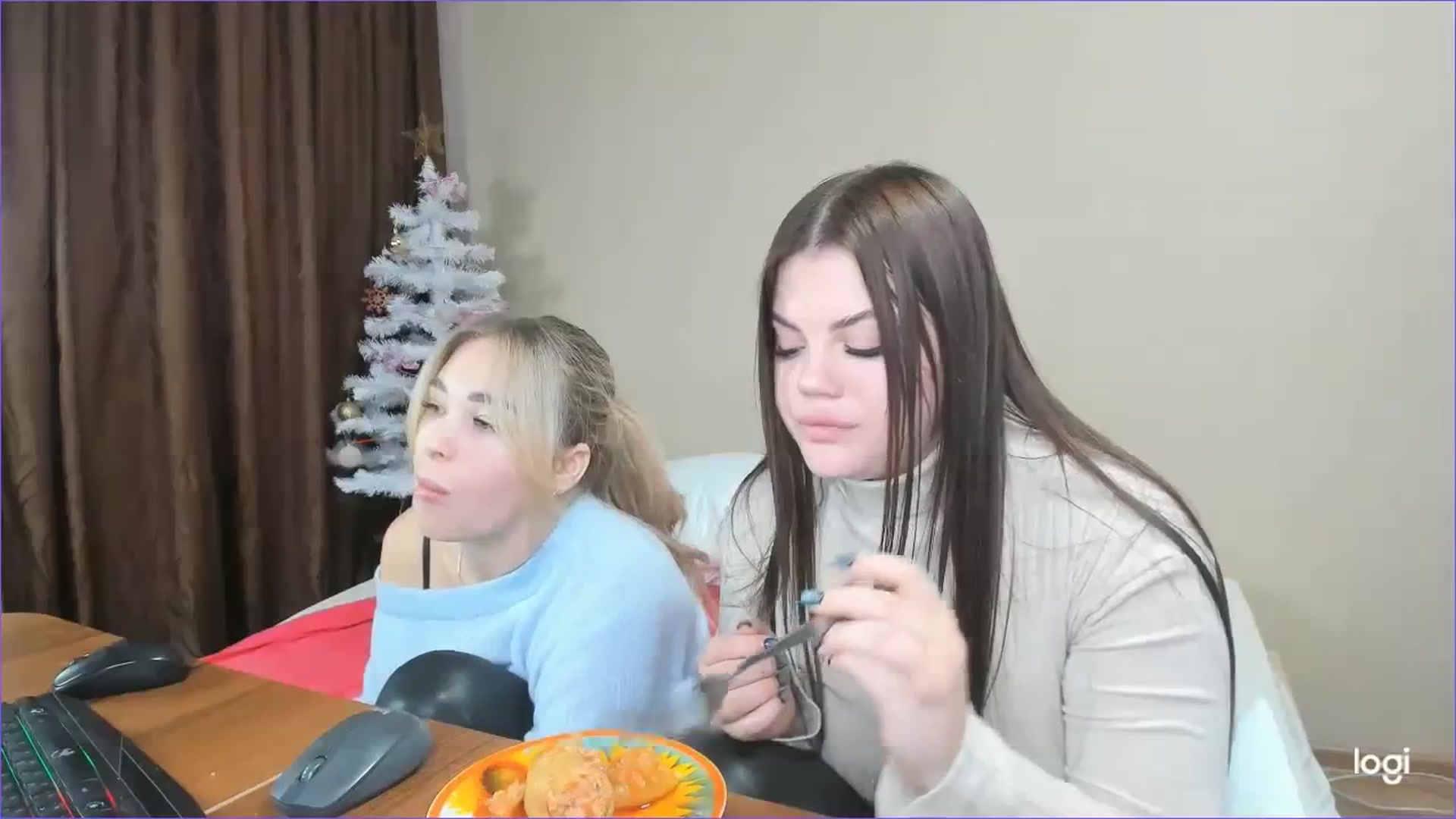 Gallery image thumbnail from StefaniNell's myfreecams stream on, 12/24/2023, 10:03 image 8 of 20