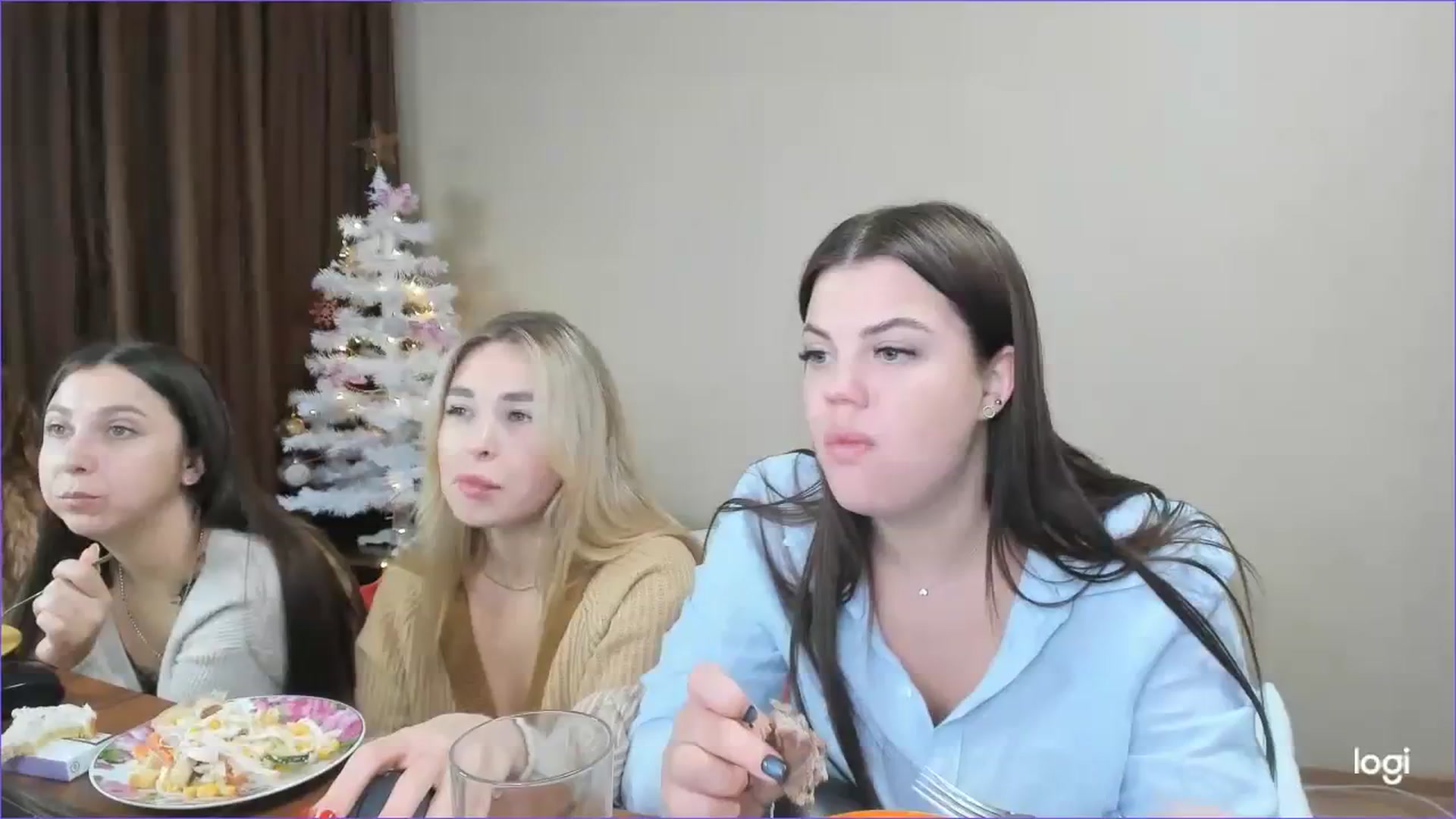 Gallery image thumbnail from StefaniNell's myfreecams stream on, 12/25/2023, 10:25 image 5 of 20