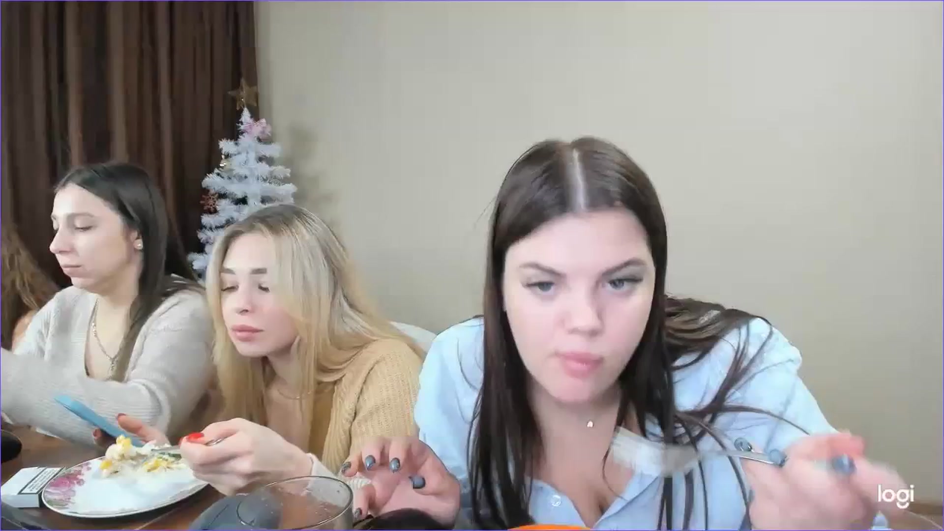 Gallery image thumbnail from StefaniNell's myfreecams stream on, 12/25/2023, 10:25 image 9 of 20