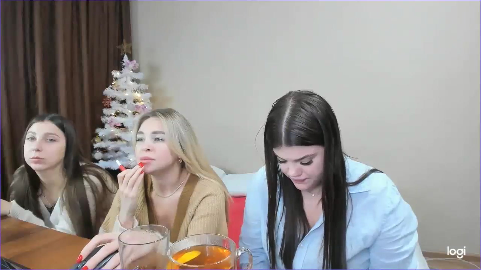 Gallery image thumbnail from StefaniNell's myfreecams stream on, 12/25/2023, 10:25 image 16 of 20