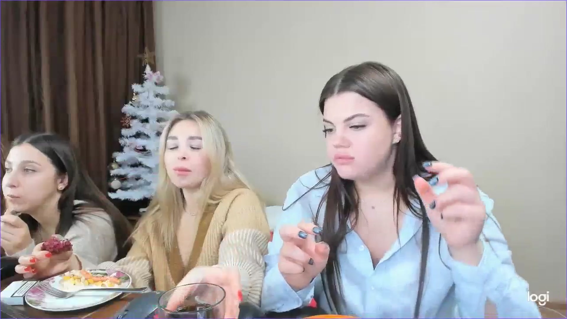 Gallery image thumbnail from StefaniNell's myfreecams stream on, 12/25/2023, 10:25 image 8 of 20
