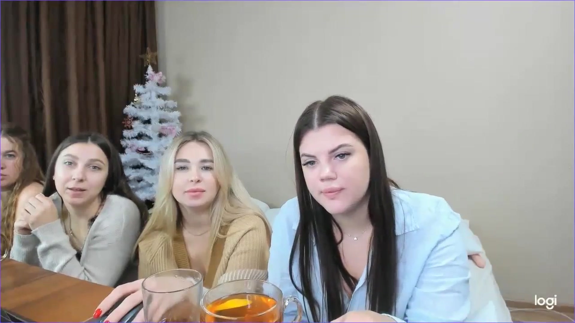 Gallery image thumbnail from StefaniNell's myfreecams stream on, 12/25/2023, 10:25 image 18 of 20