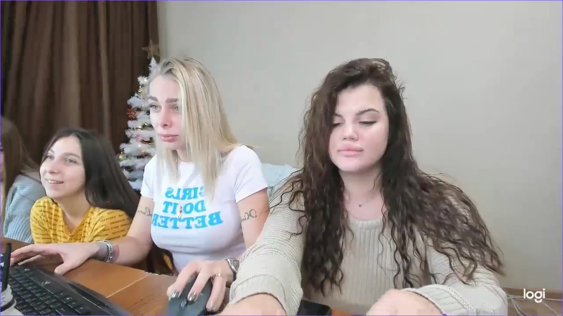 Gallery image thumbnail from StefaniNell's myfreecams stream on, 12/28/2023, 11:27 image 17 of 20