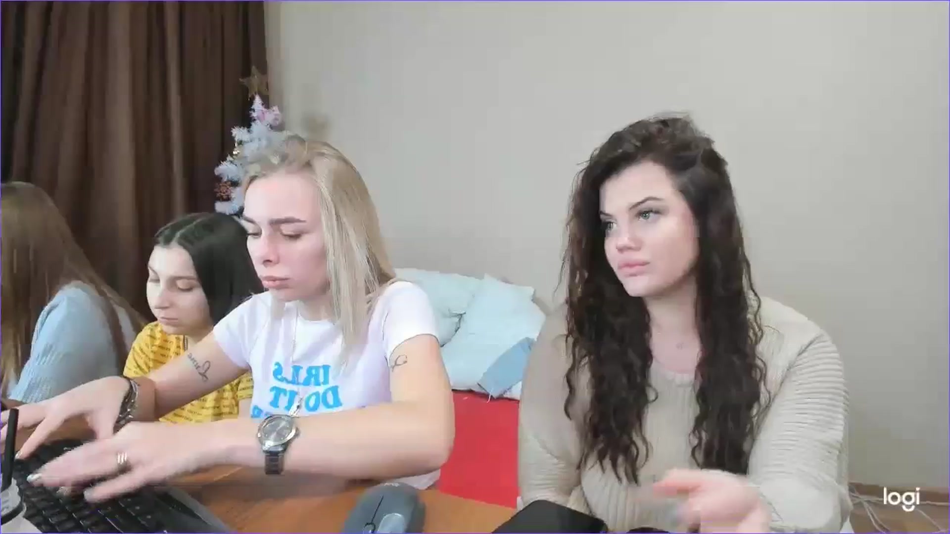 Gallery image thumbnail from StefaniNell's myfreecams stream on, 12/28/2023, 11:27 image 6 of 20