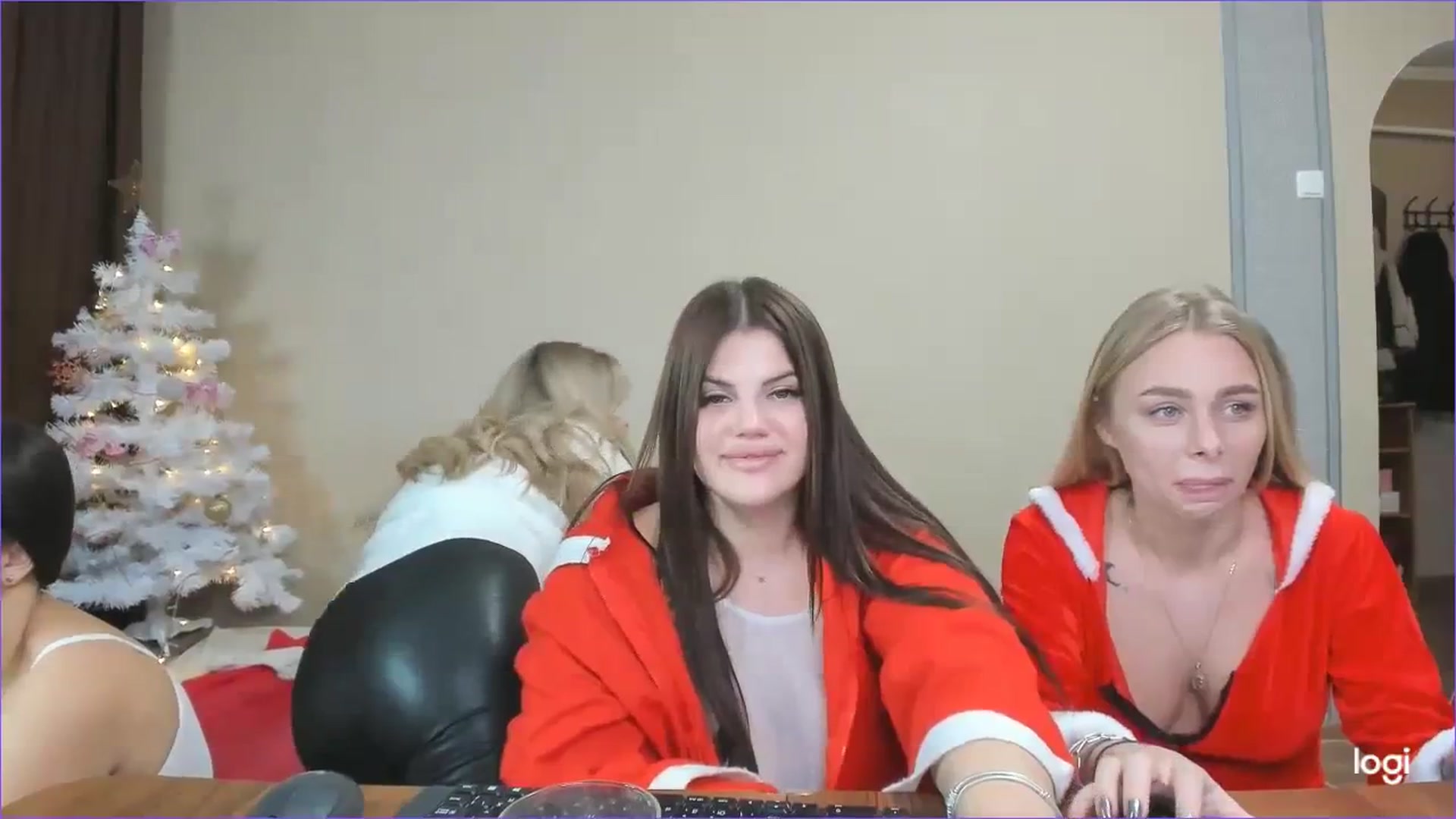 Gallery image thumbnail from StefaniNell's myfreecams stream on, 01/01/2024, 17:06 image 3 of 20