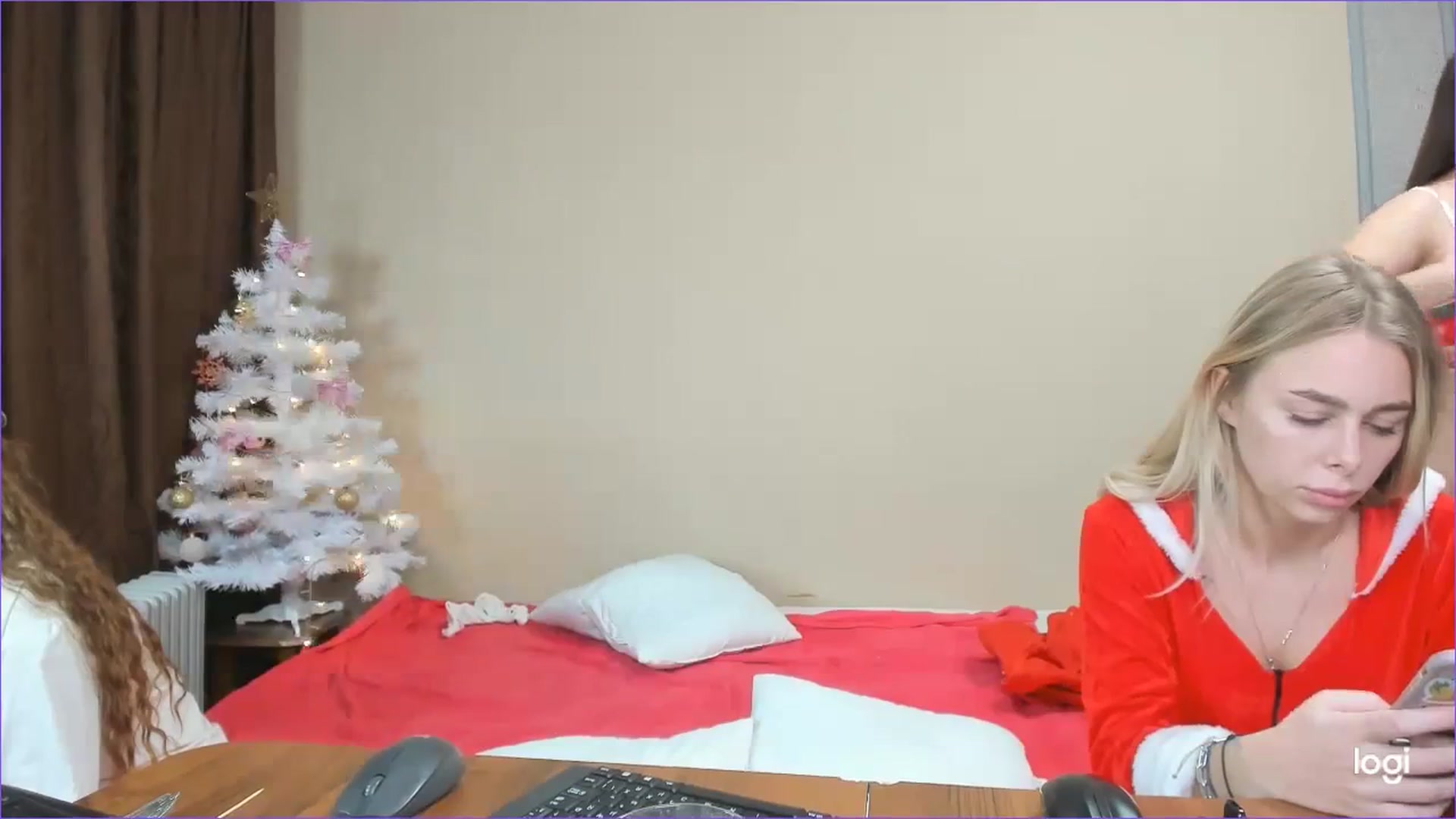 Gallery image thumbnail from StefaniNell's myfreecams stream on, 01/01/2024, 17:50 image 18 of 20
