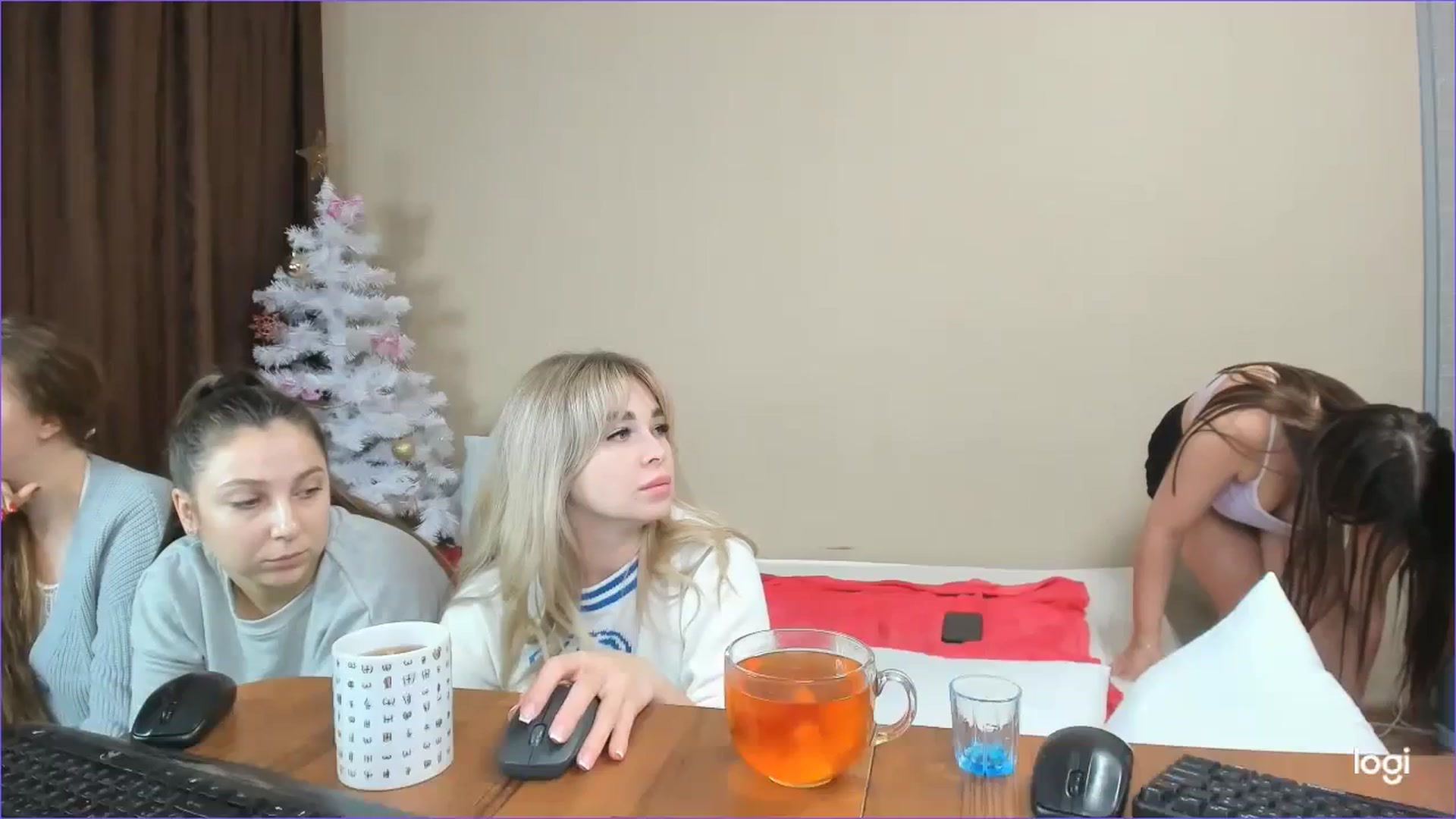 Gallery image thumbnail from StefaniNell's myfreecams stream on, 01/02/2024, 11:17 image 8 of 20