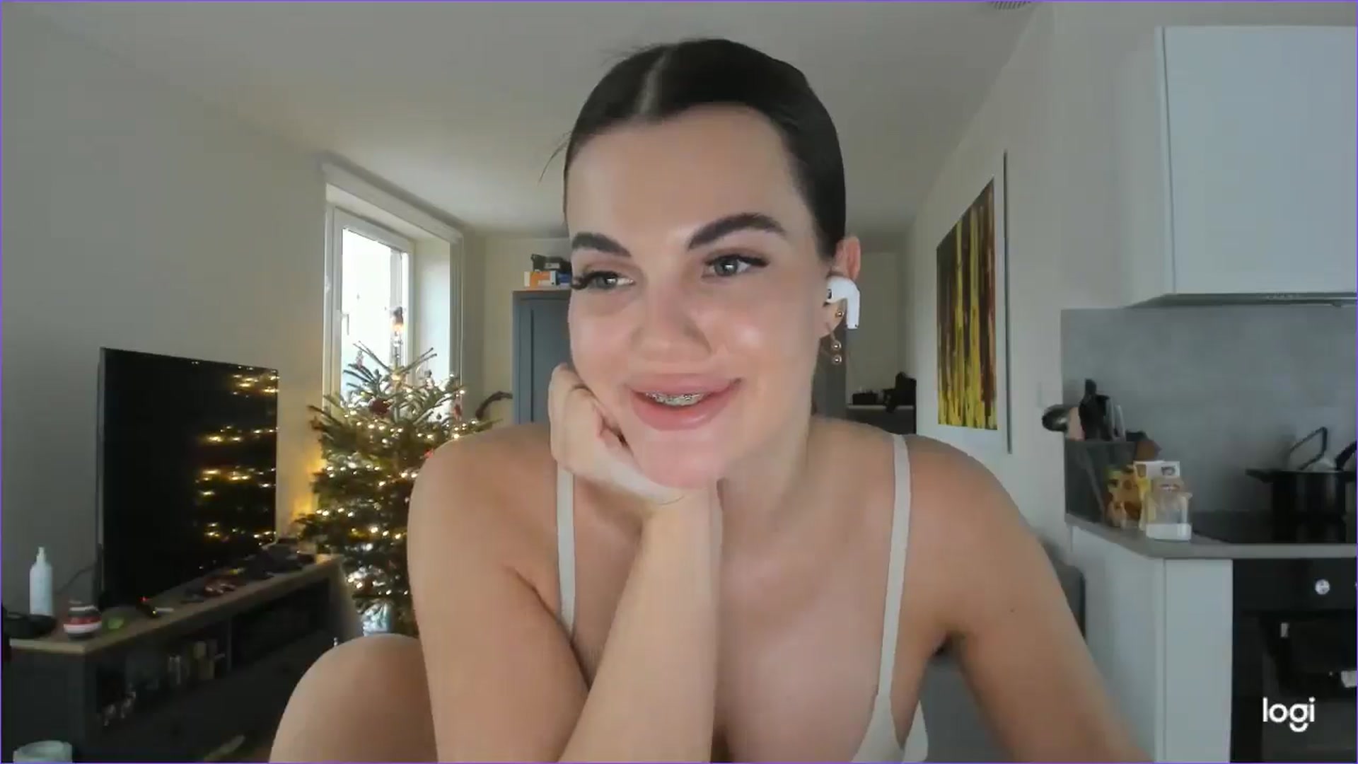 Gallery image thumbnail from StefaniNell's myfreecams stream on, 12/26/2025, 13:29 image 15 of 20
