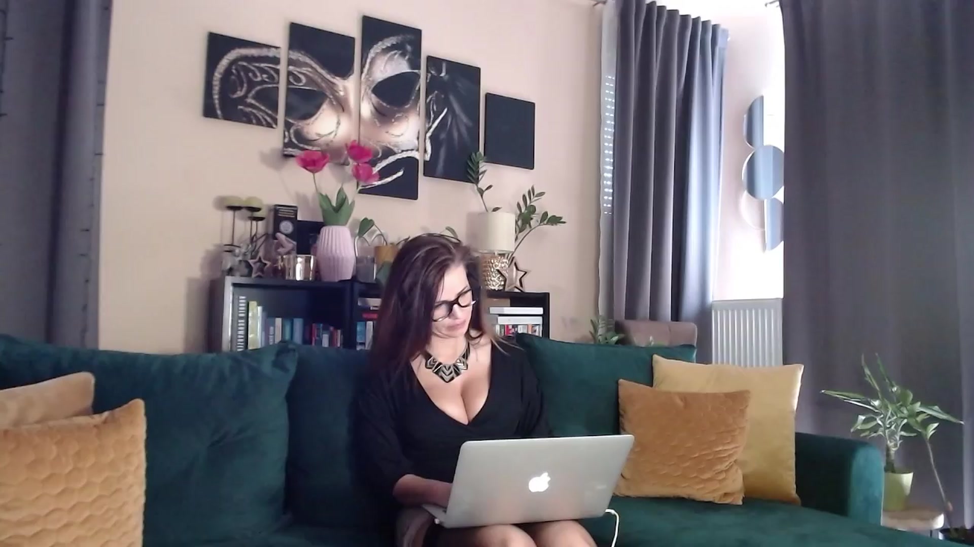 Gallery image thumbnail from StelaSalvador's myfreecams stream on, 03/21/2024, 11:20 image 3 of 20