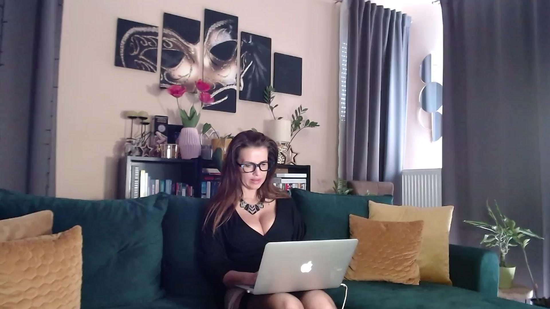 Gallery image thumbnail from StelaSalvador's myfreecams stream on, 03/21/2024, 11:20 image 9 of 20