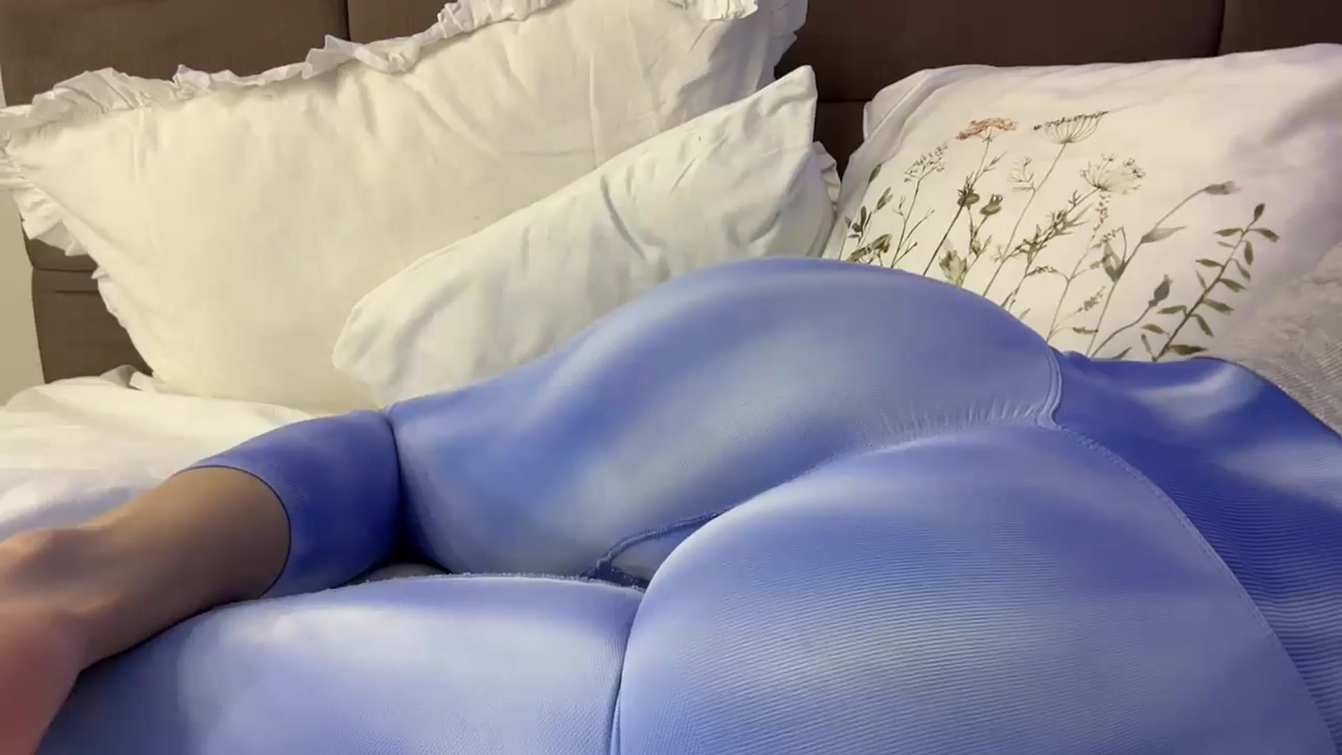 Gallery image thumbnail from StellaHills's myfreecams stream on, 03/18/2025, 14:10 image 18 of 20