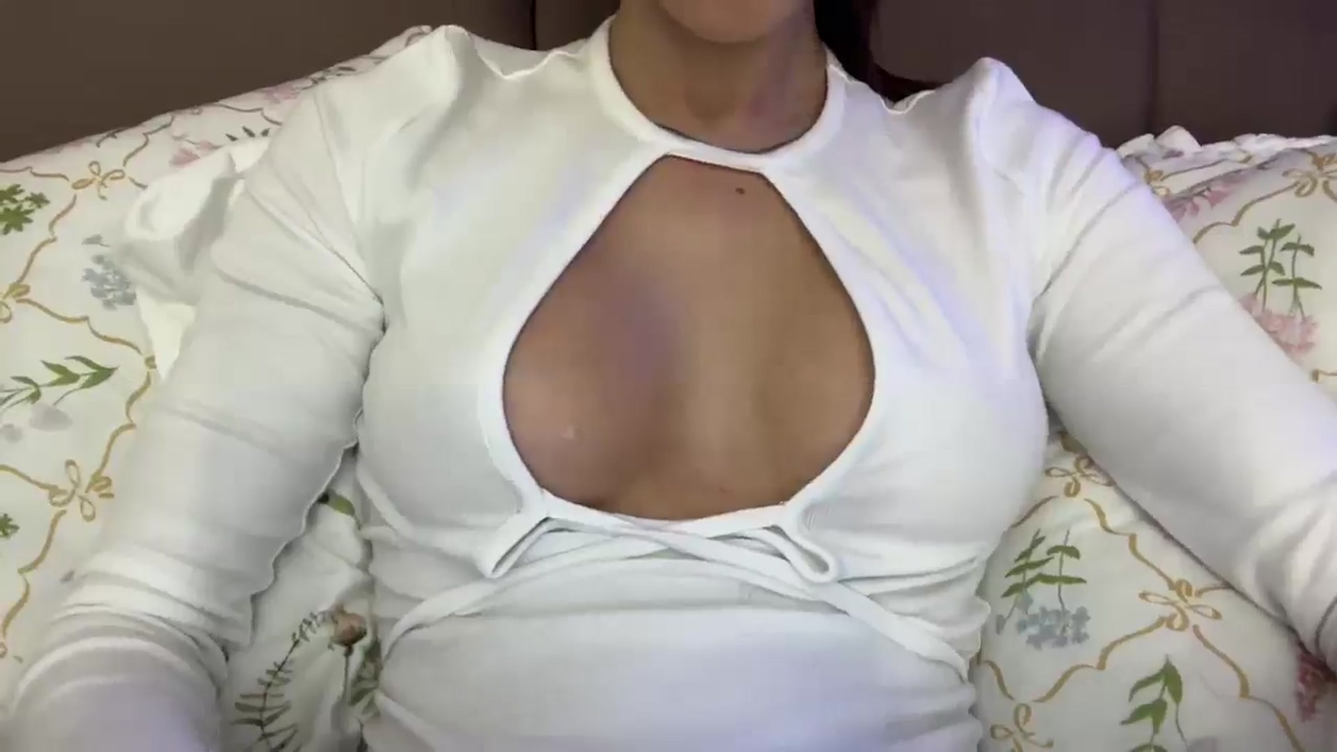 Gallery image thumbnail from StellaHills's myfreecams stream on, 03/23/2025, 13:14 image 10 of 20