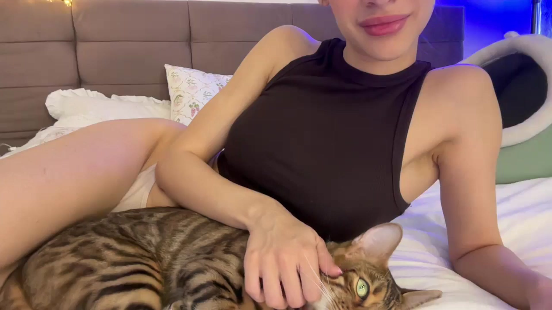 Gallery image thumbnail from StellaHills's myfreecams stream on, 03/25/2025, 08:42 image 14 of 20