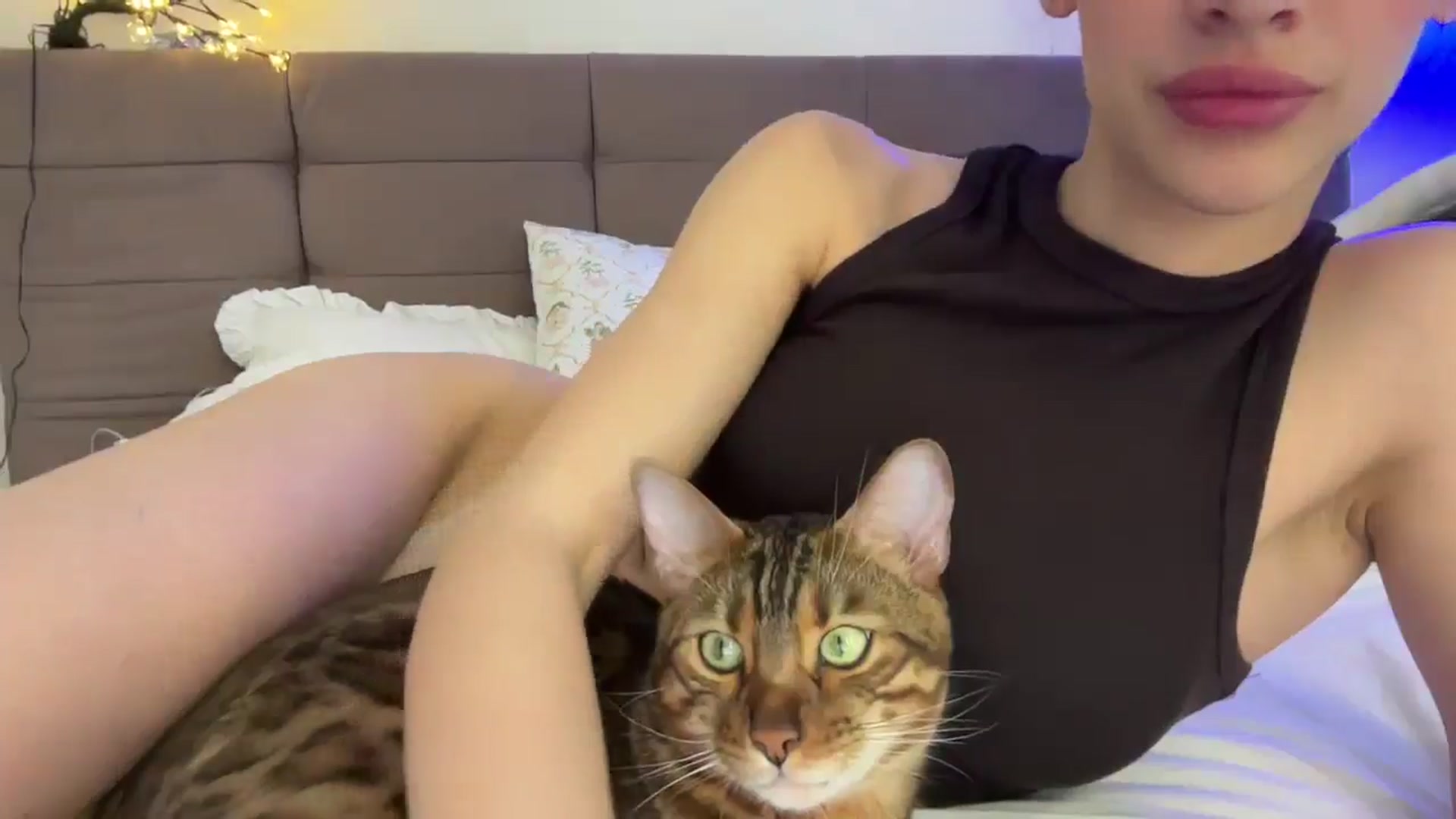 Gallery image thumbnail from StellaHills's myfreecams stream on, 03/25/2025, 08:42 image 10 of 20