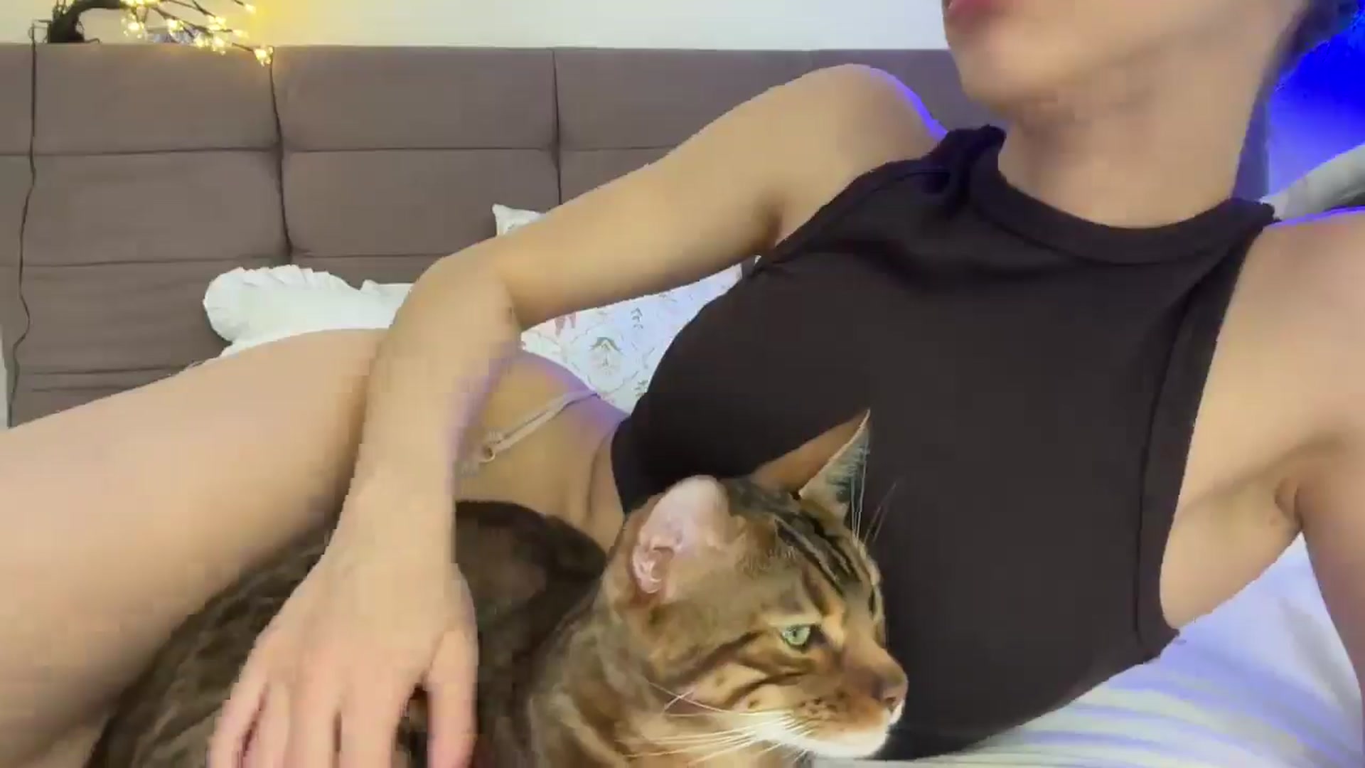 Gallery image thumbnail from StellaHills's myfreecams stream on, 03/25/2025, 08:42 image 8 of 20