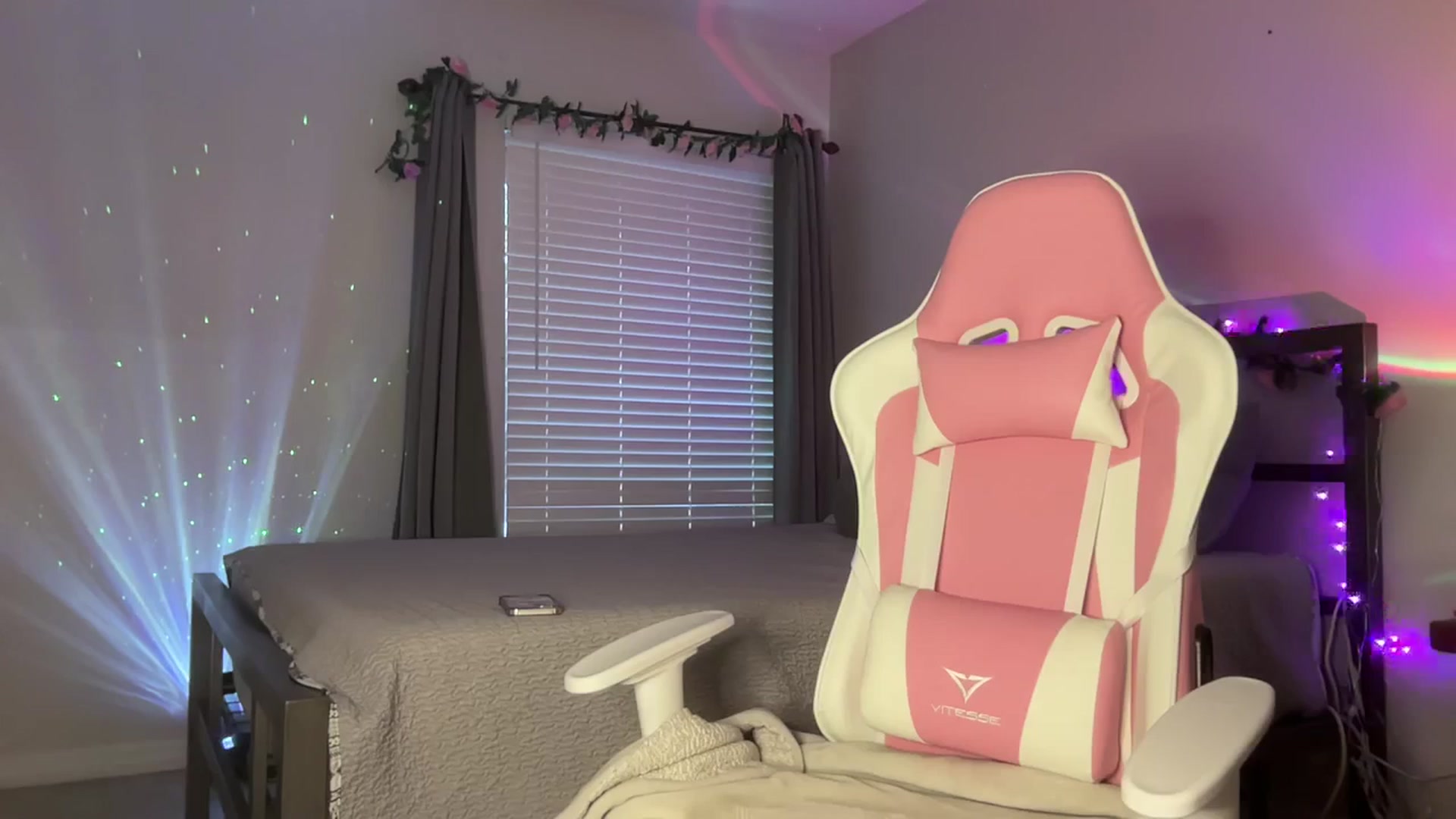 Gallery image thumbnail from StellaRose's myfreecams stream on, 04/07/2024, 24:09 image 4 of 20