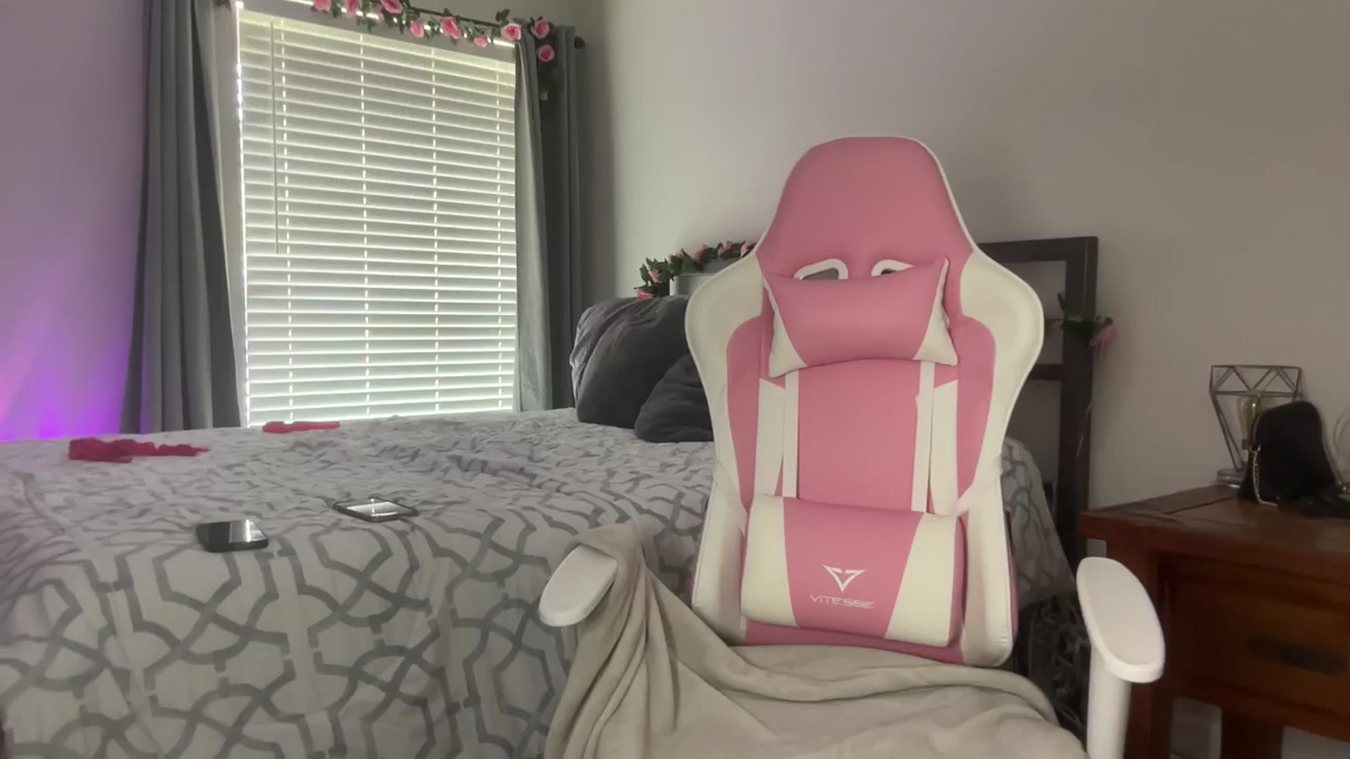 Gallery image thumbnail from StellaRose's myfreecams stream on, 10/28/2024, 19:35 image 16 of 20