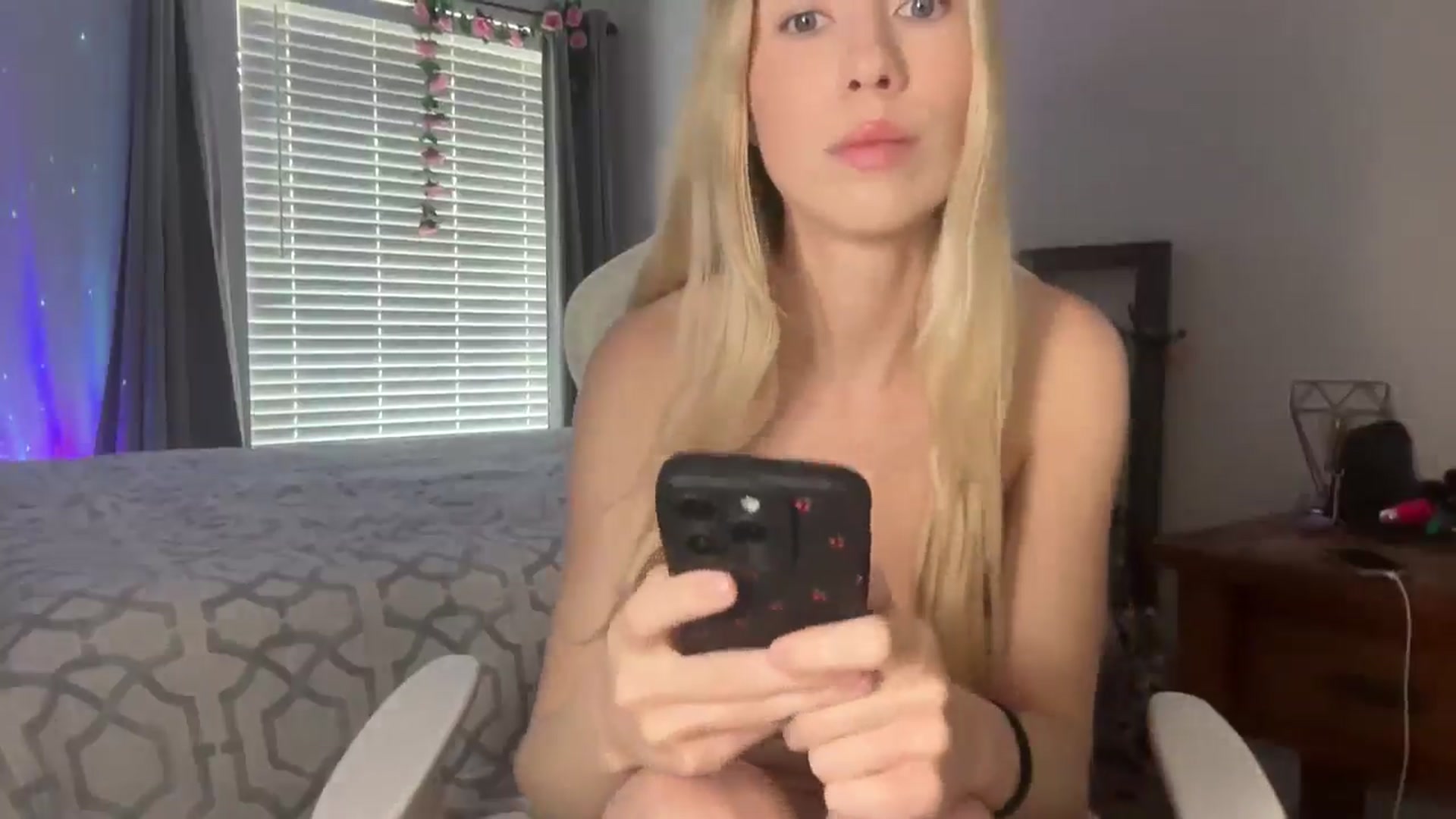 Gallery image thumbnail from StellaRose's myfreecams stream on, 10/30/2024, 18:56 image 10 of 20