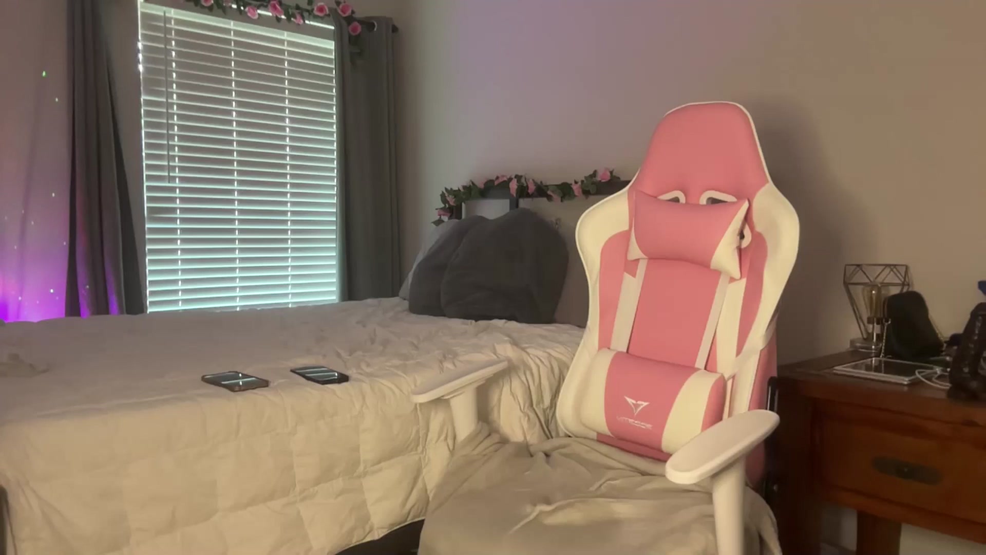 Gallery image thumbnail from StellaRose's myfreecams stream on, 11/03/2024, 21:09 image 17 of 20