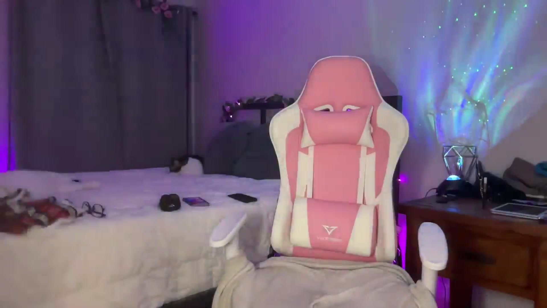 Gallery image thumbnail from StellaRose's myfreecams stream on, 11/10/2024, 02:30 image 13 of 20