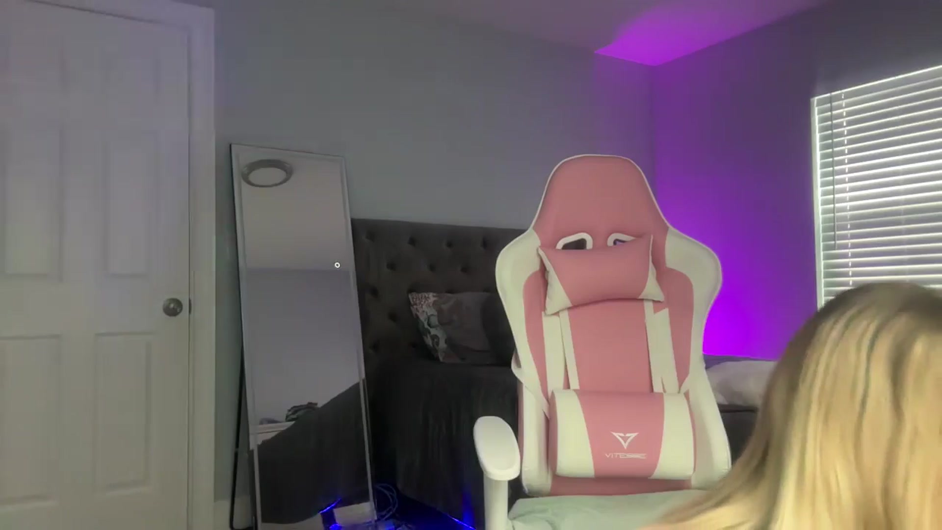 Gallery image thumbnail from StellaRose's myfreecams stream on, 11/29/2024, 19:45 image 5 of 20