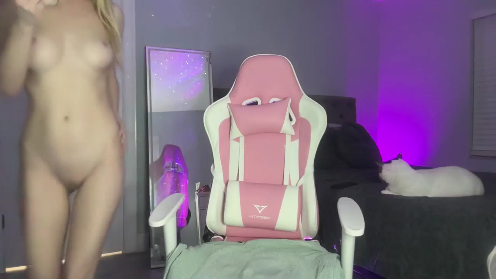 Gallery image thumbnail from StellaRose's myfreecams stream on, 12/03/2024, 24:00 image 4 of 20