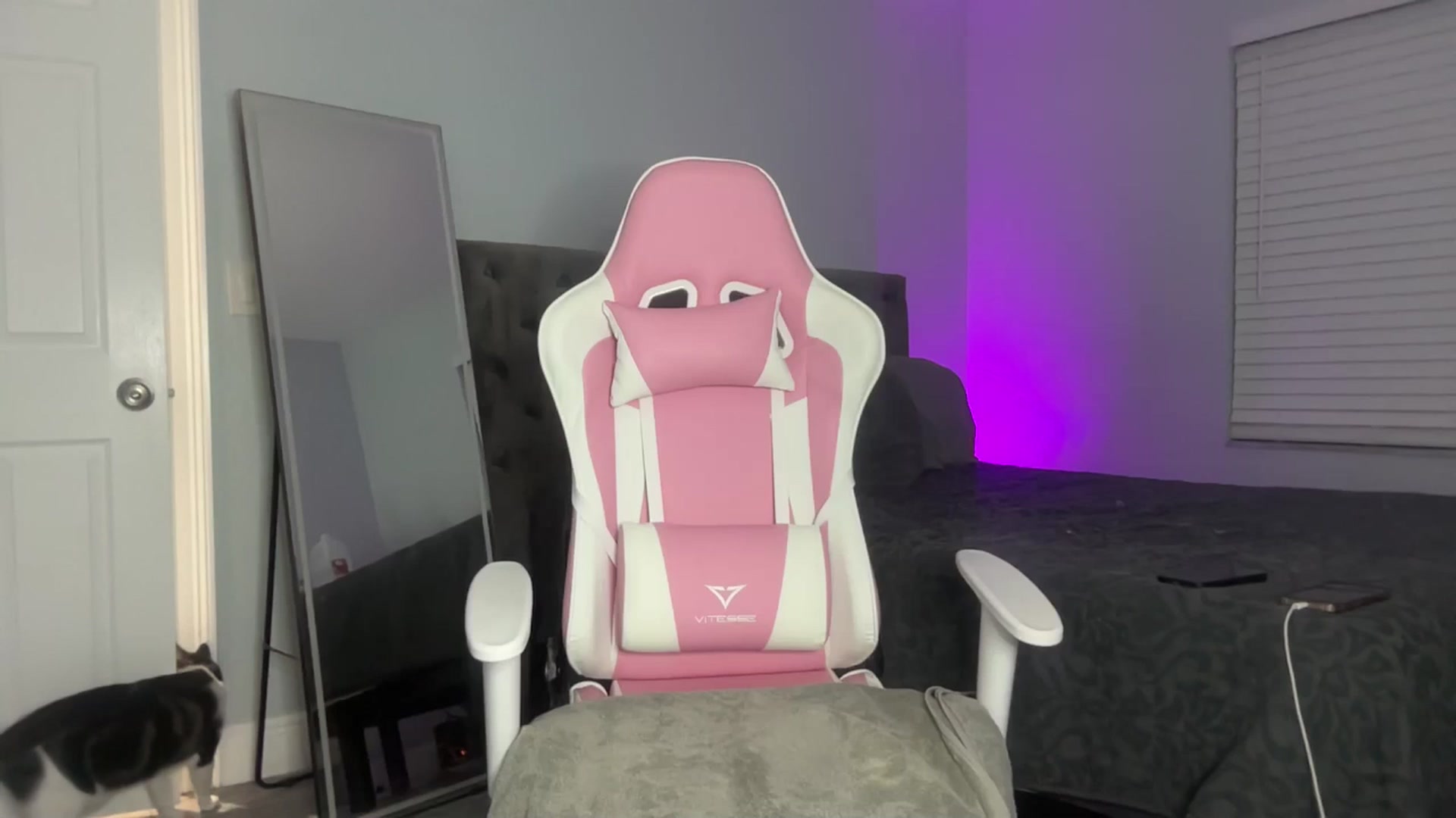 Gallery image thumbnail from StellaRose's myfreecams stream on, 12/05/2024, 24:16 image 18 of 20