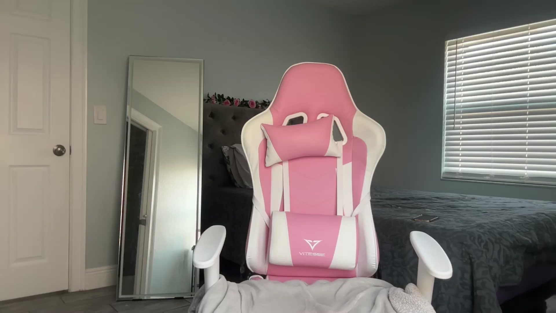 Gallery image thumbnail from StellaRose's myfreecams stream on, 12/09/2024, 18:40 image 5 of 20