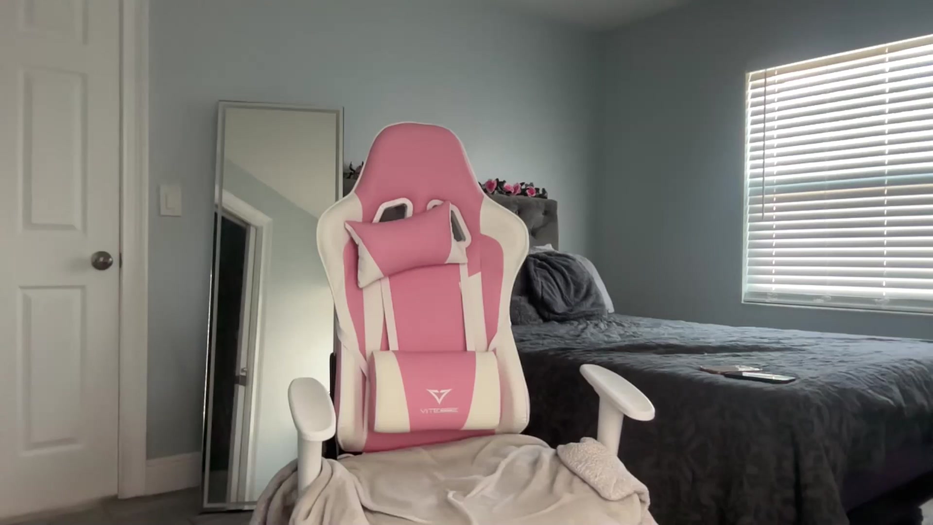 Gallery image thumbnail from StellaRose's myfreecams stream on, 12/09/2024, 19:39 image 2 of 20