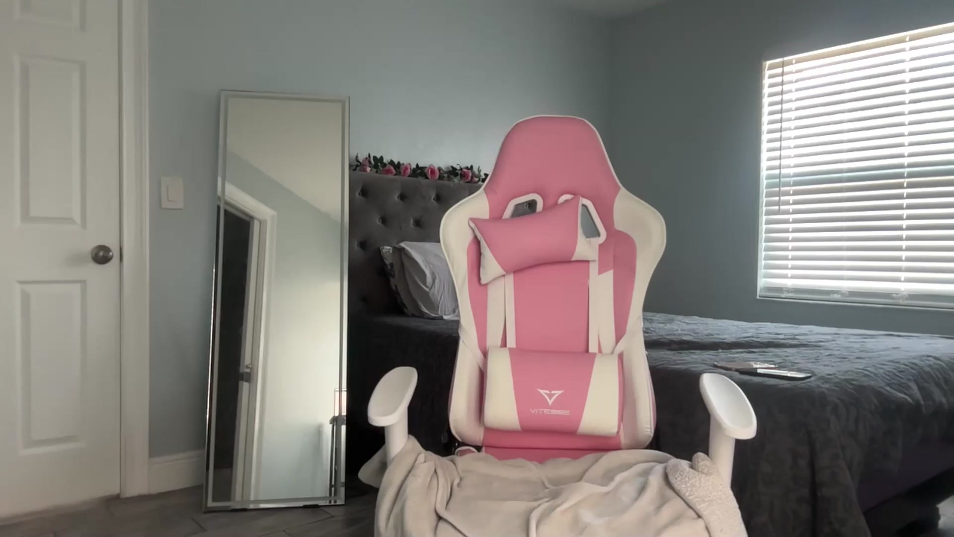 Gallery image thumbnail from StellaRose's myfreecams stream on, 12/09/2024, 19:39 image 1 of 20